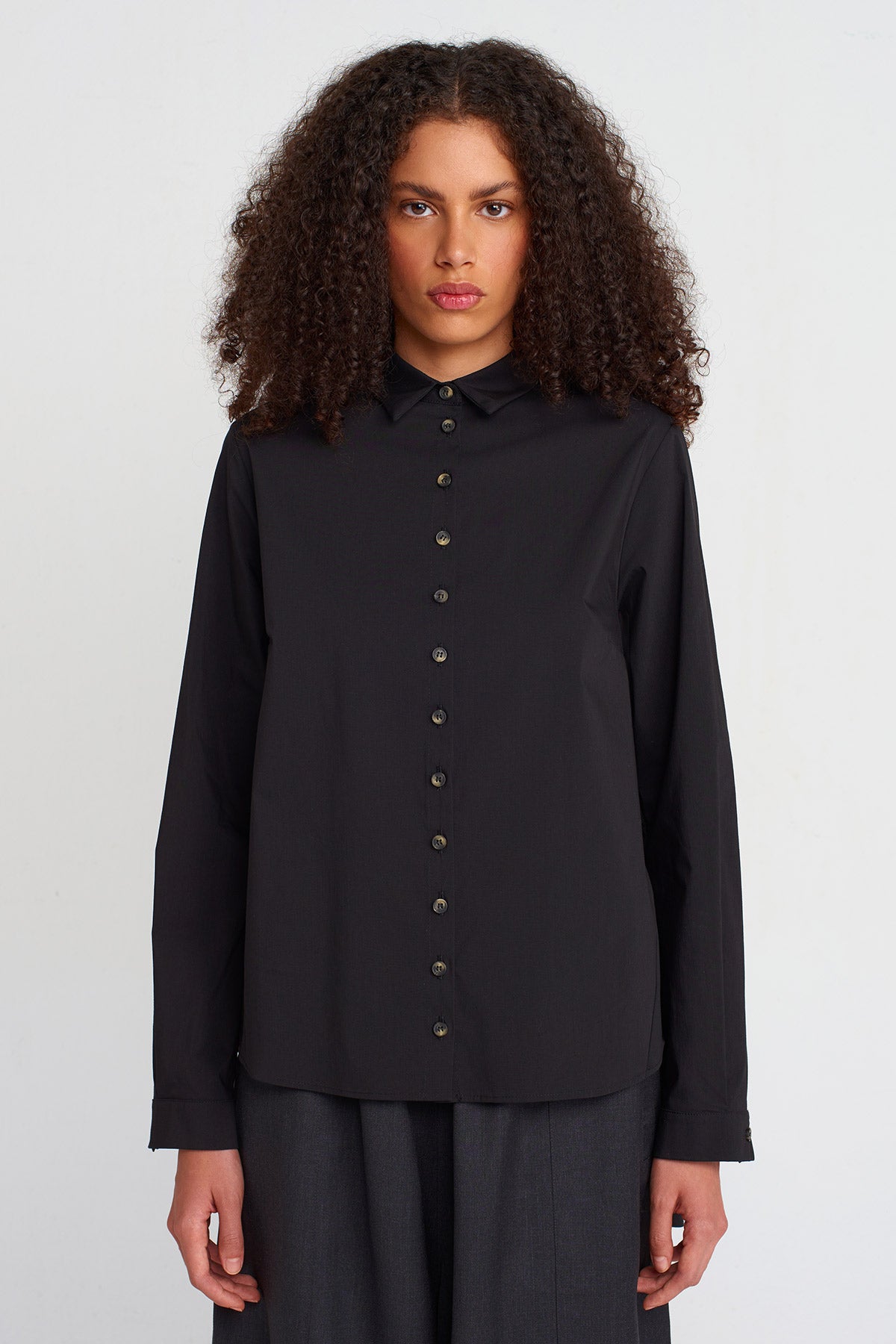 Black Back Loose Poplin Shirt-K251011060