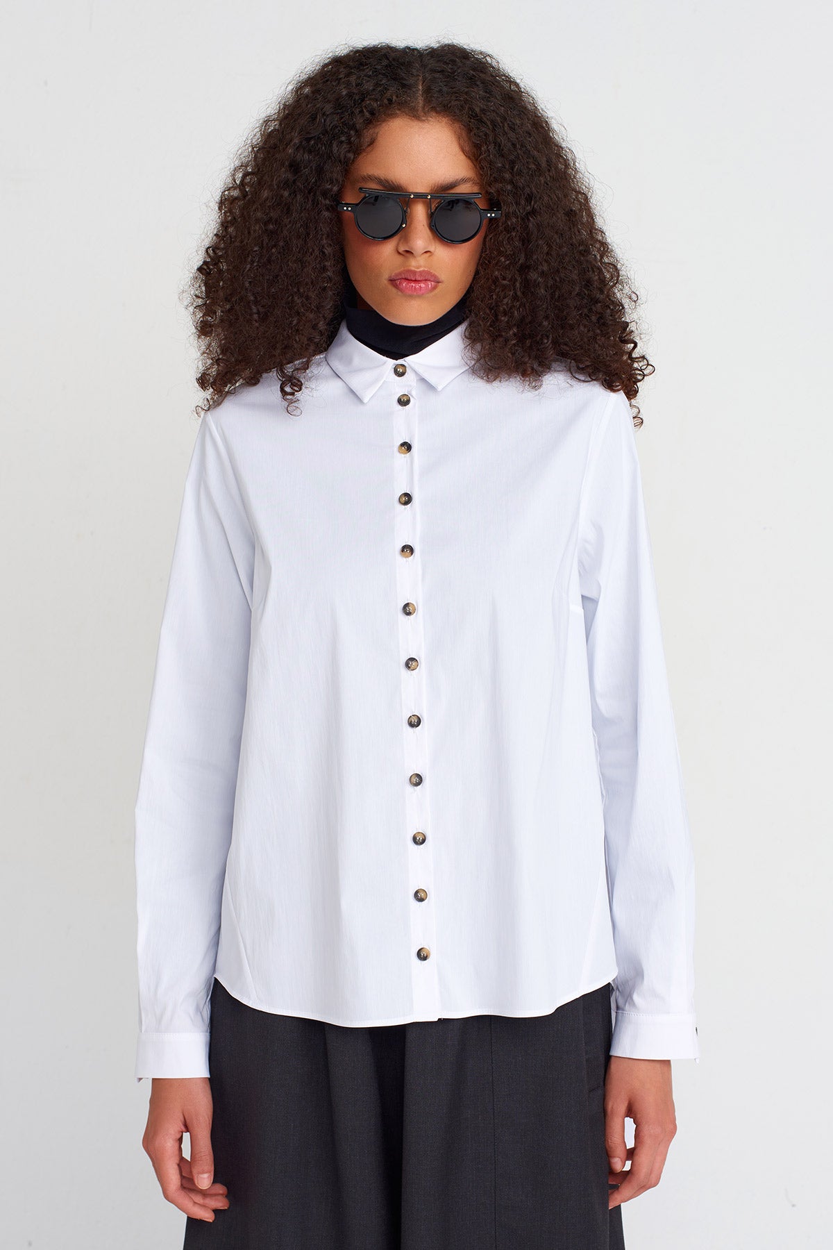 Off White Back Loose Poplin Shirt-K251011060