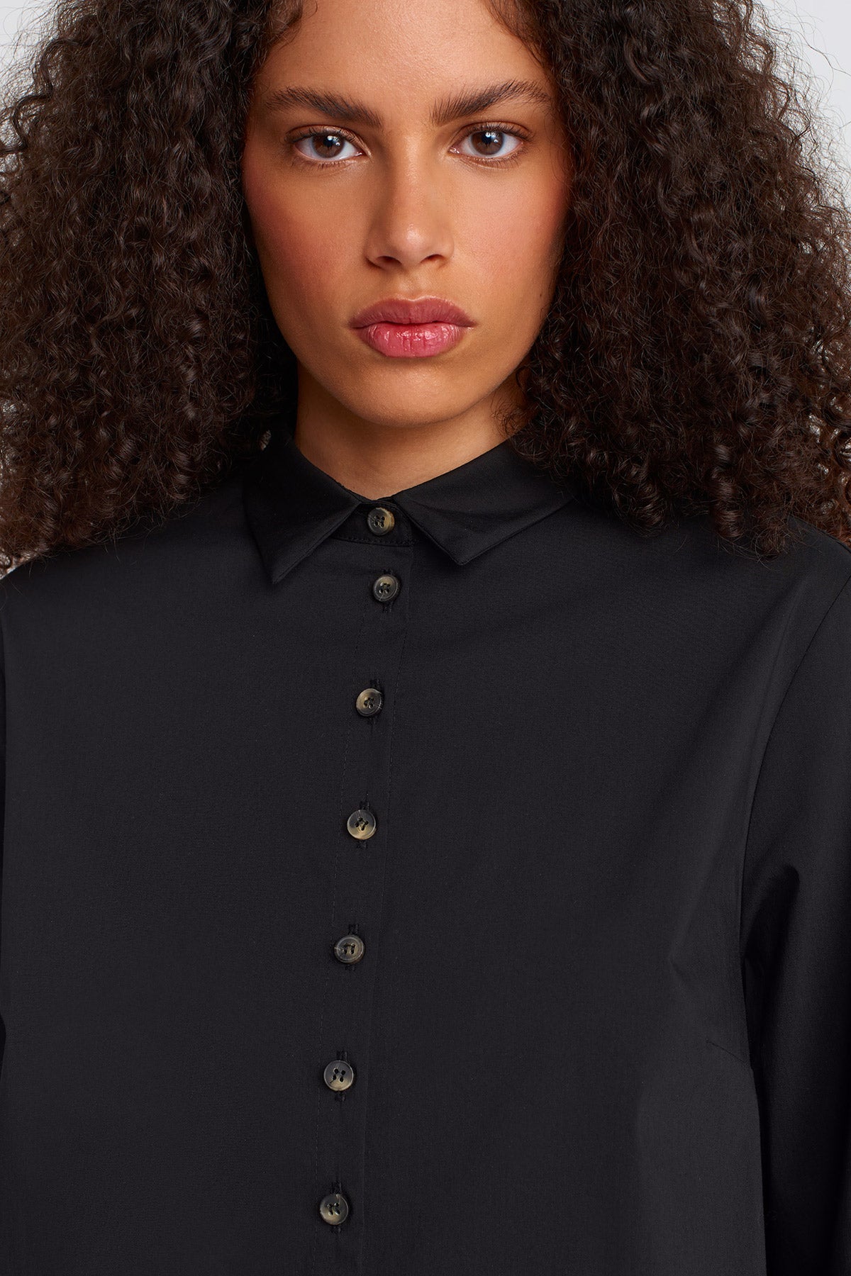 Black Back Loose Poplin Shirt-K251011060