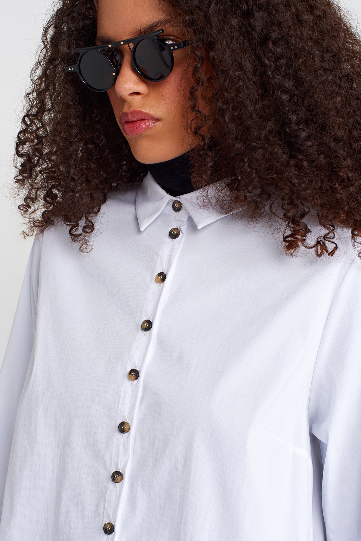 Off White Back Loose Poplin Shirt-K251011060