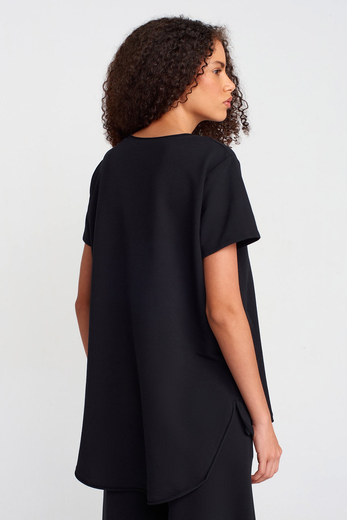Black Long Back Basic T-Shirt-K251011062