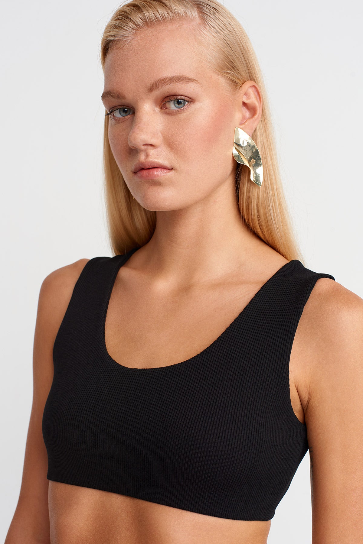 Black Ribbed Crop Bodysuit-K251011073