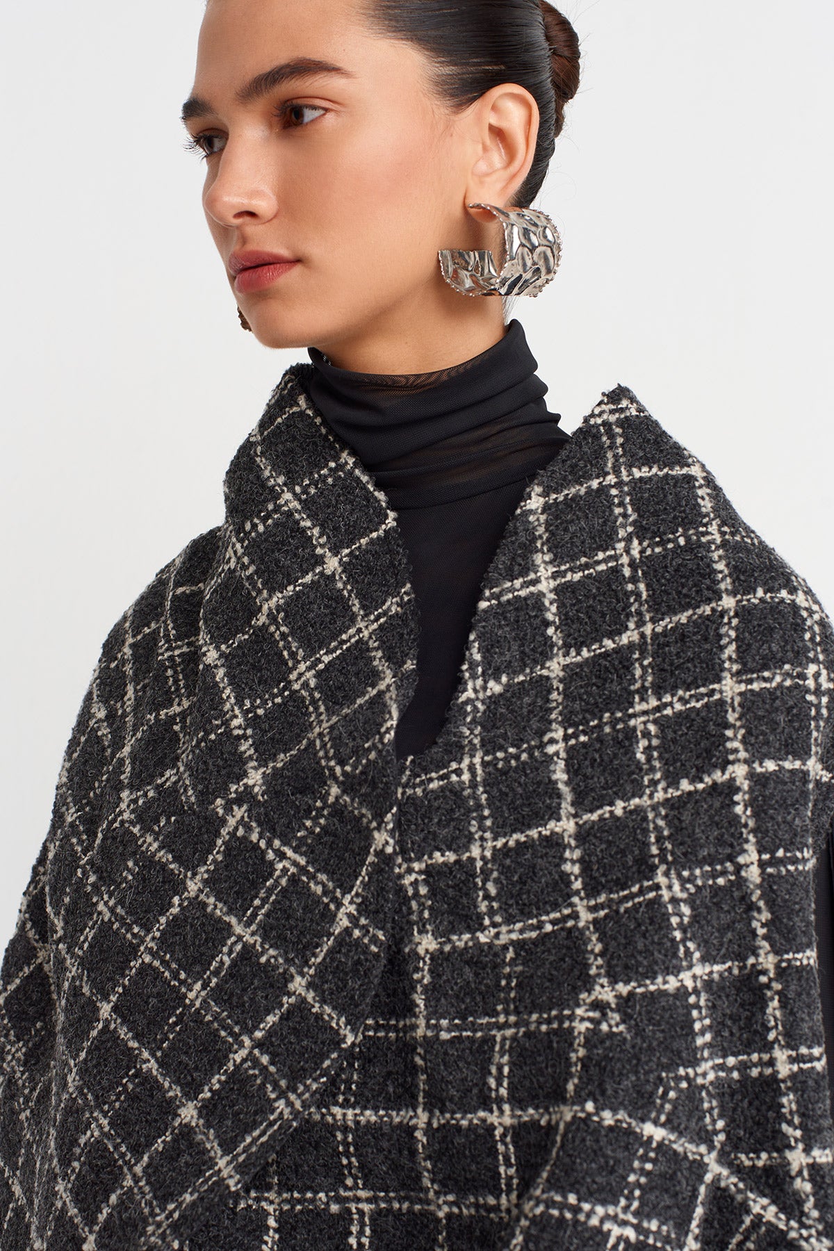 Grey/White Asymmetric Plaid Vest-K251011077