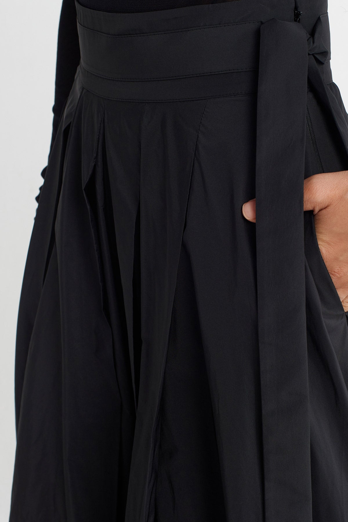 Black Long Taffeta Balloon Skirt-K252012002