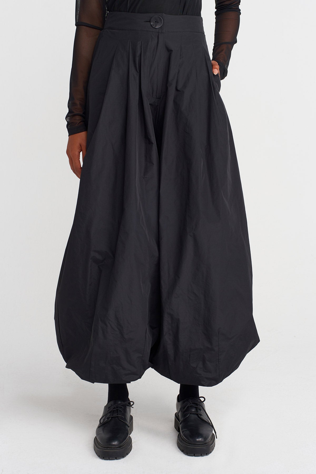 Black Taffeta Balloon Trousers-K253013016