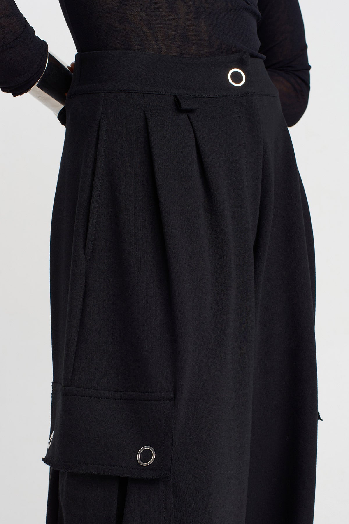 Black Utility Jogger Trousers with Cuffed Hems and Oversized Pockets.-K253013025