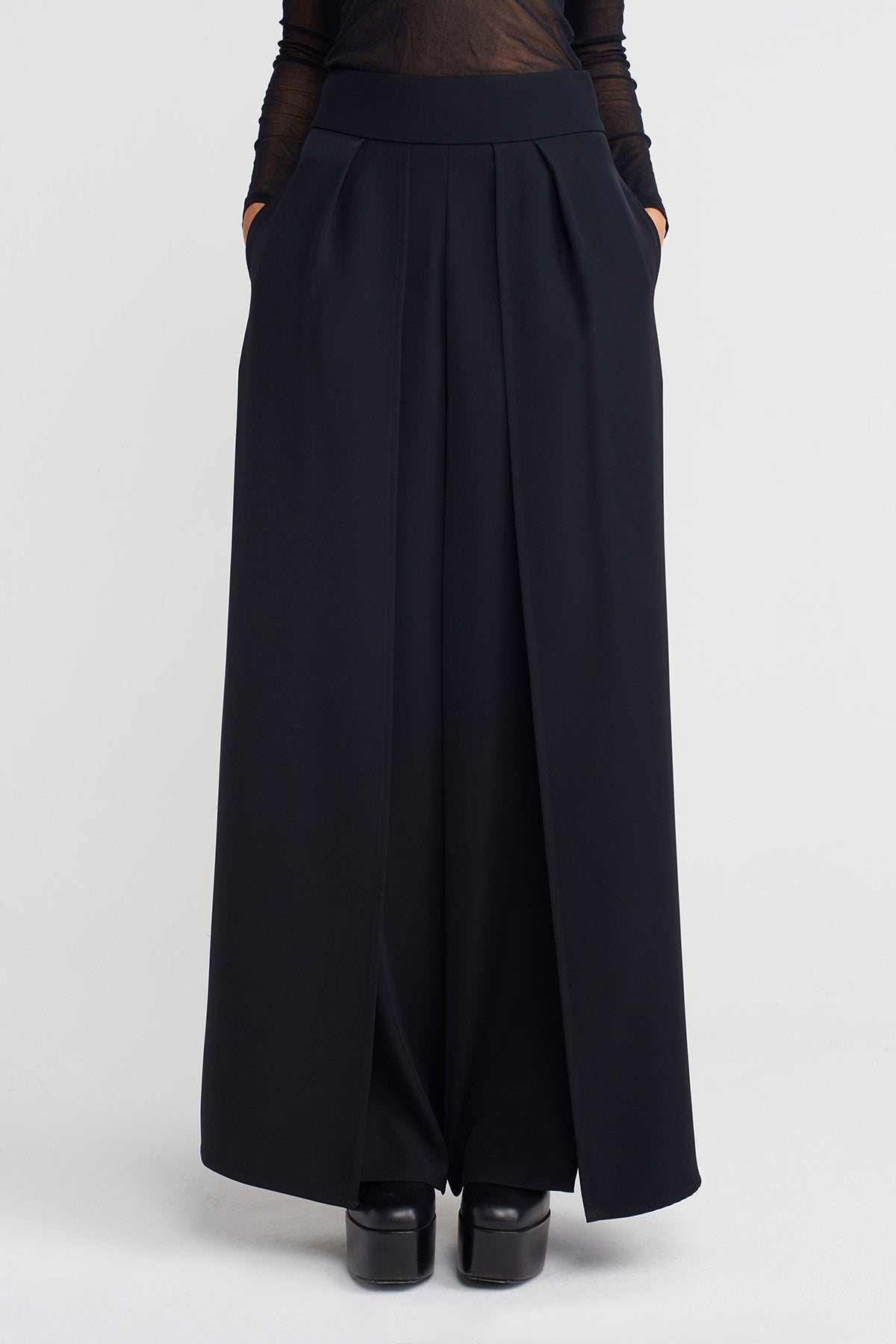 Black High-Waisted Wide-Leg Trousers-K253013030