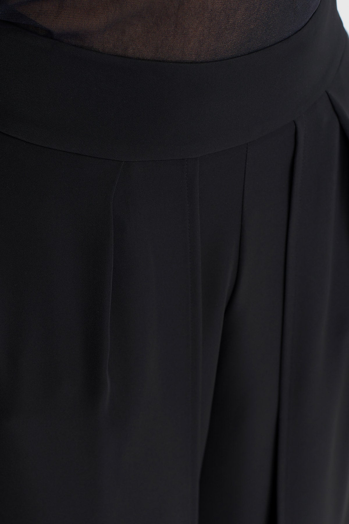 Black High-Waisted Wide-Leg Trousers-K253013030
