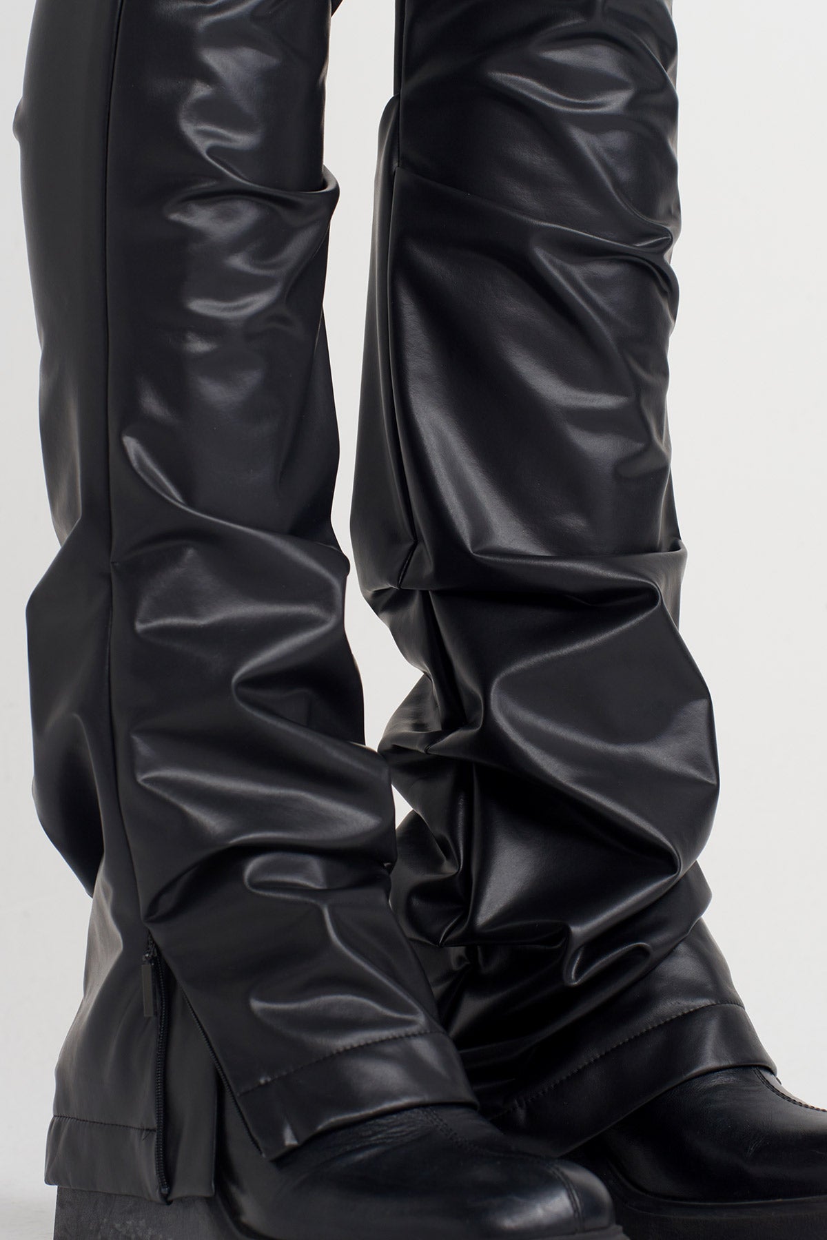 Black Ruched Long Vegan Leather Trousers-K253013043