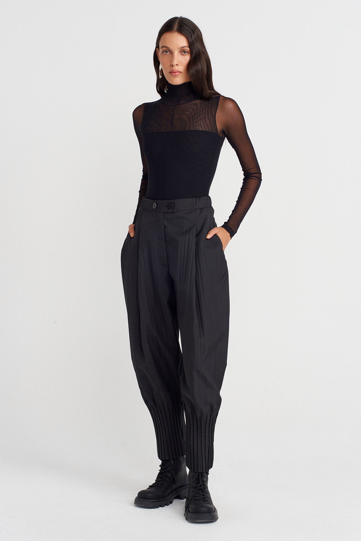 Black Pleated Hem Trousers-K253013046