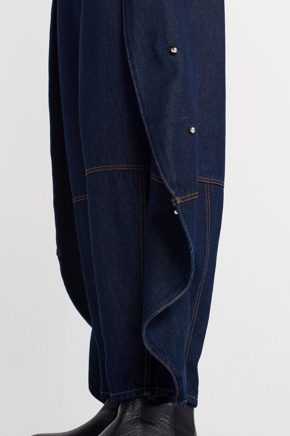 Indigo Wide-Leg Denim Pants with Metal Accessories-K253013057