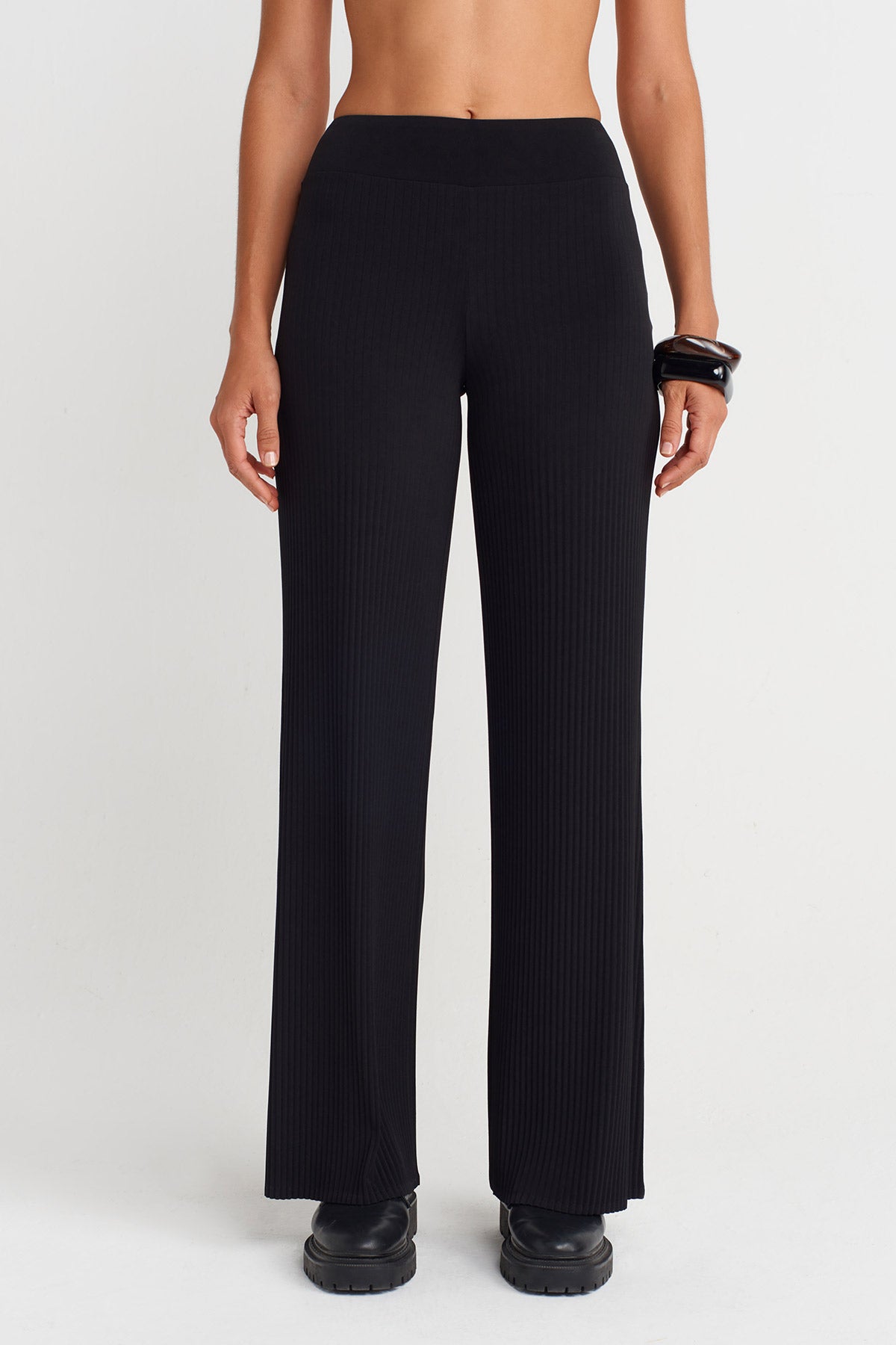 Black Pleated Straight-Leg Trousers-K253013077