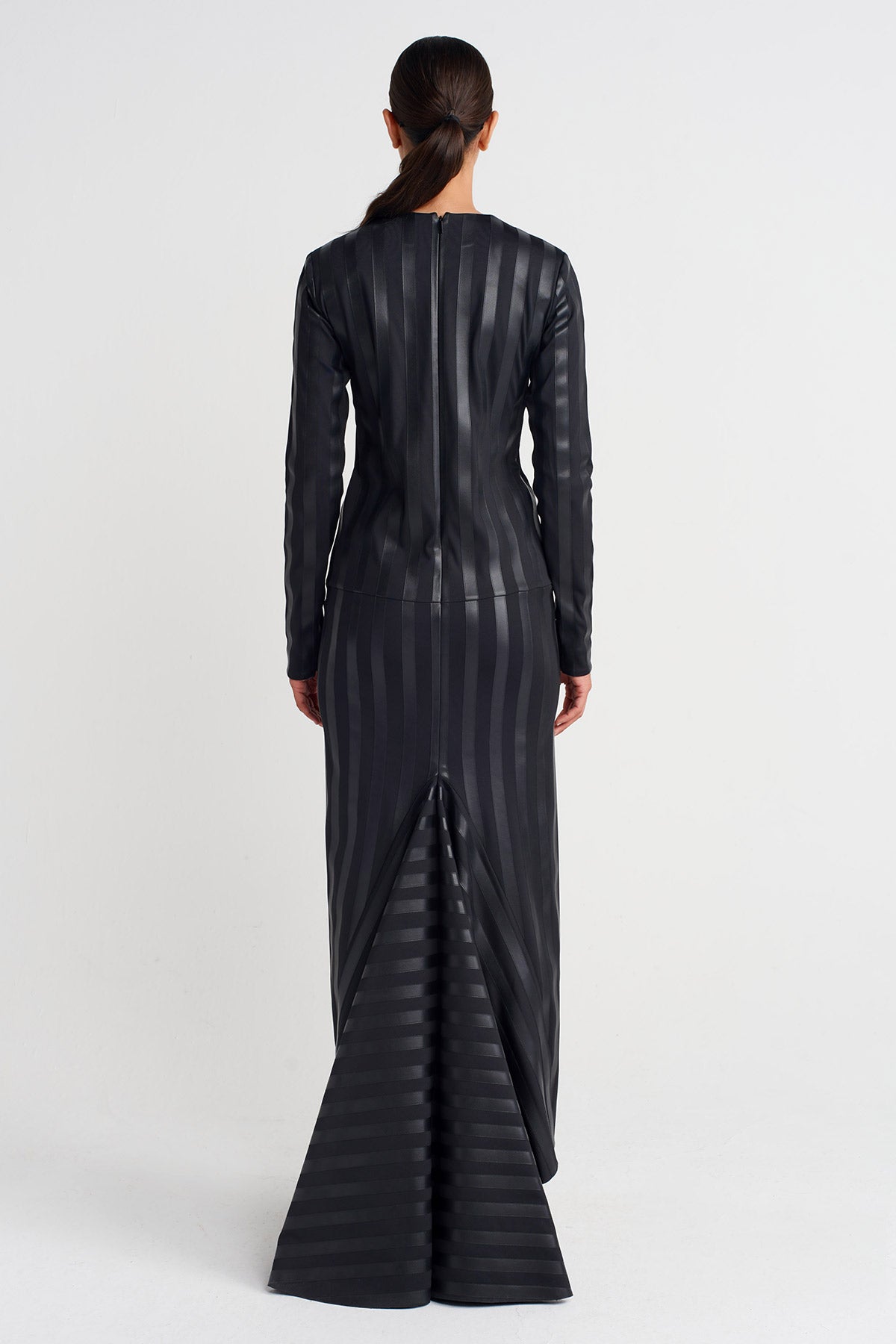 Black Striped Long Train Dress-K254014054