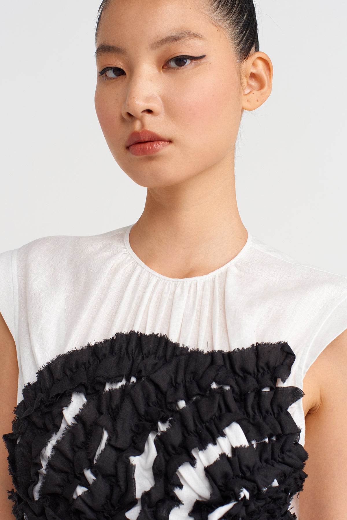White / Black Embroidered Linen Dress-K254014066