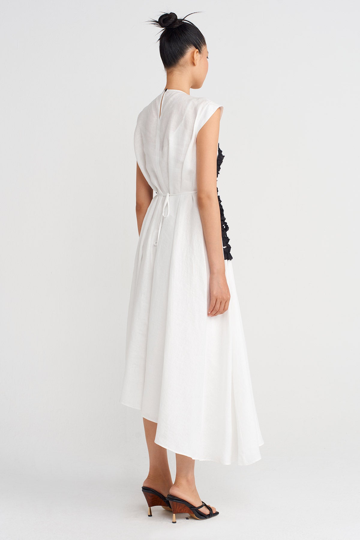 White / Black Embroidered Linen Dress-K254014066