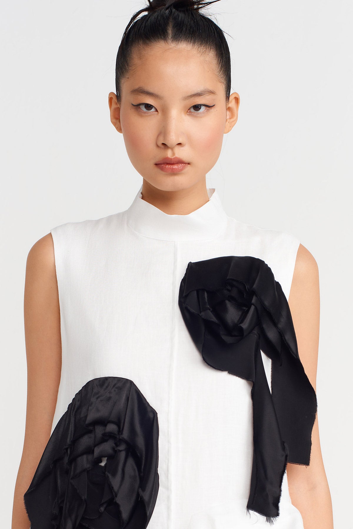 White / Black Floral Appliqué Linen Dress-K254014067