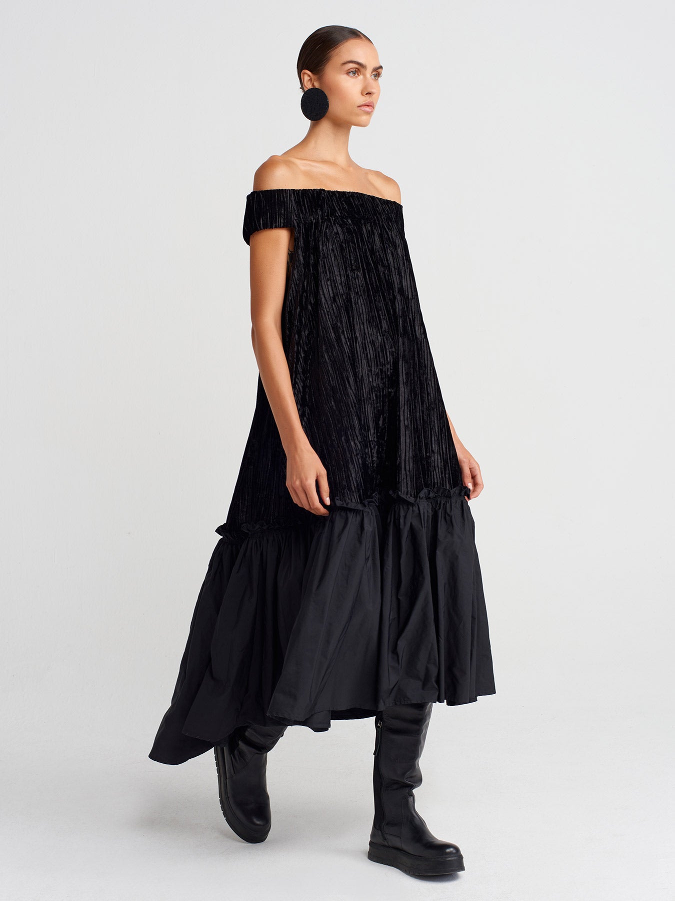 Black Ribbed Velvet Off-Shoulder Flared Dress-K254014086