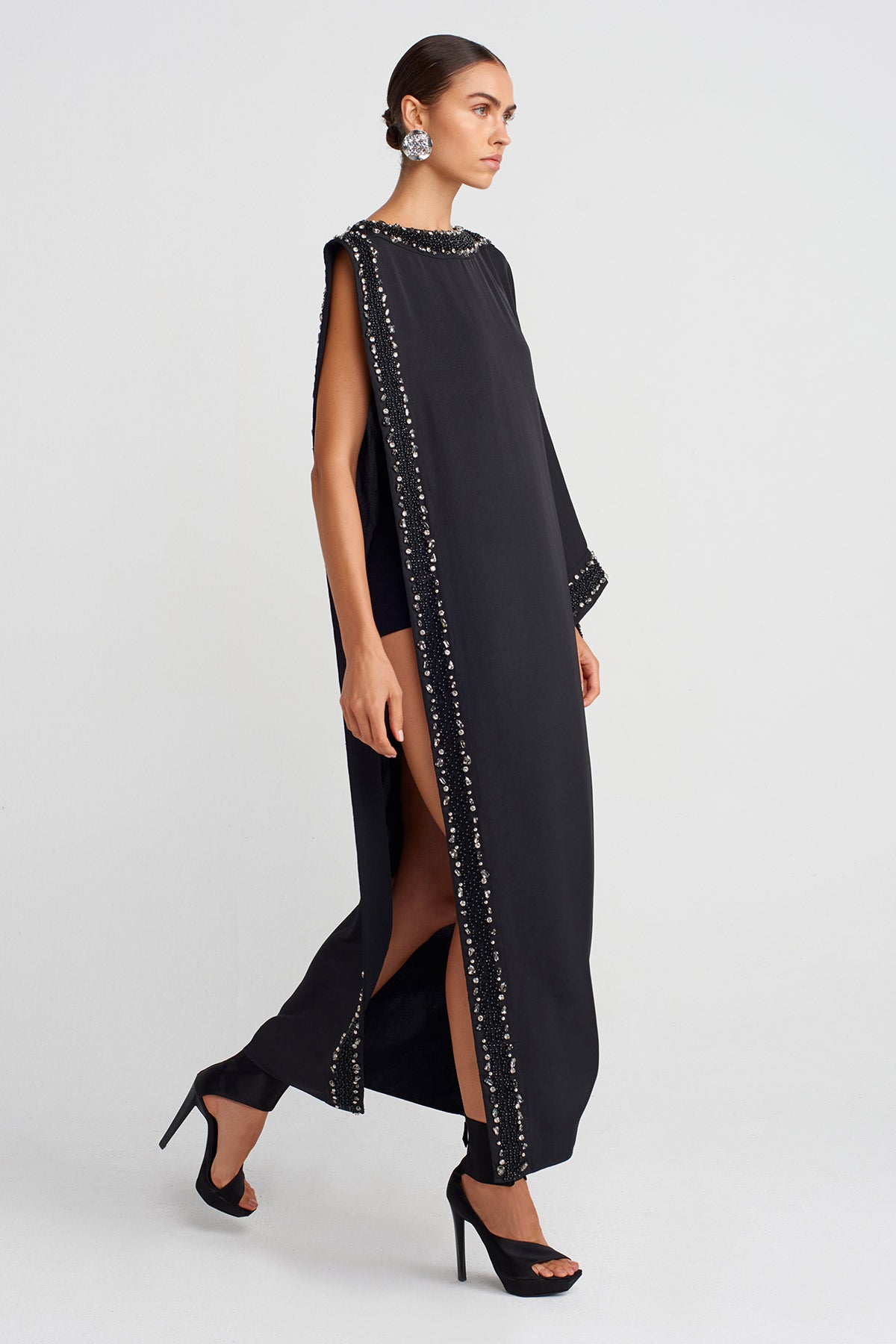 Black One-Slit Elegant Dress with Hand-Embroidered Edges-K254014091