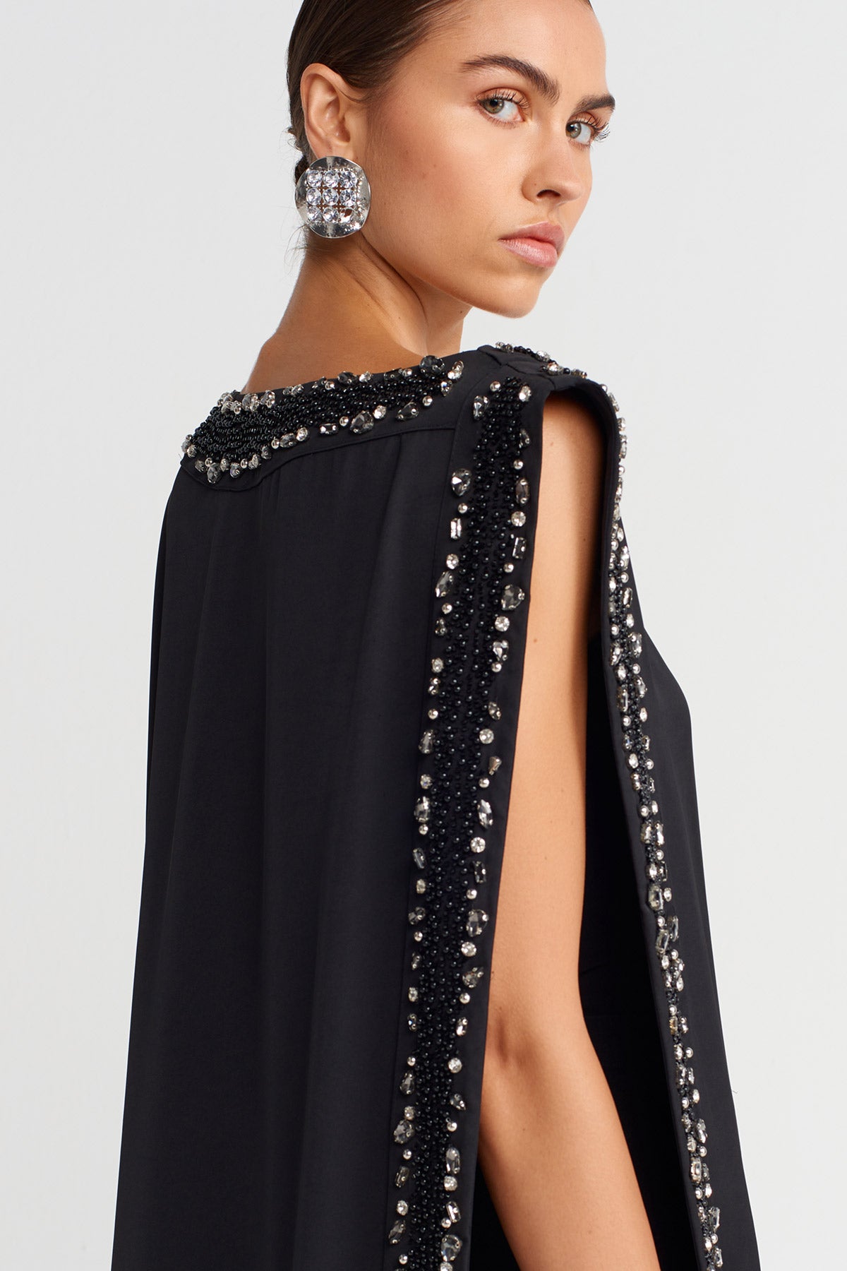 Black One-Slit Elegant Dress with Hand-Embroidered Edges-K254014091