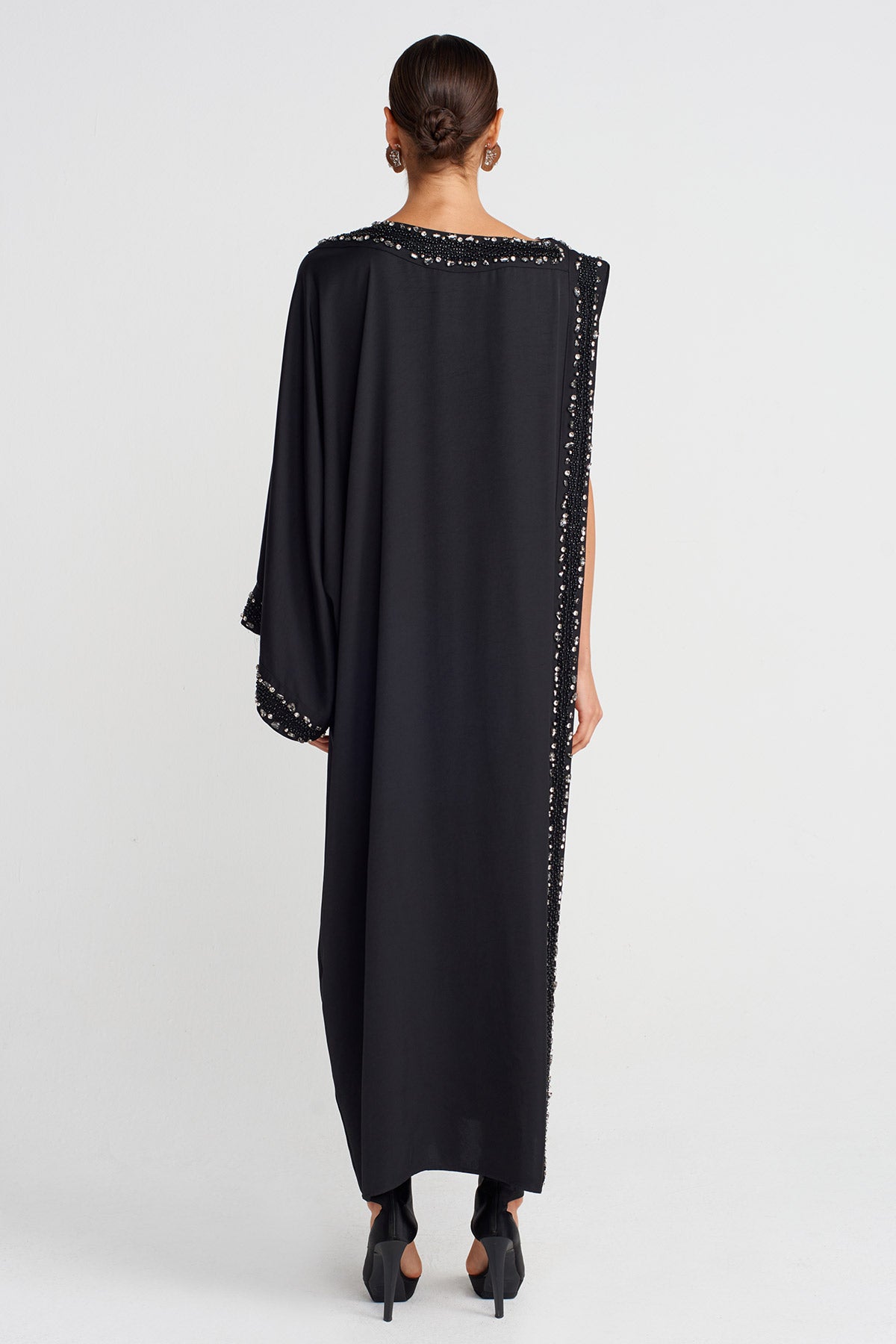 Black One-Slit Elegant Dress with Hand-Embroidered Edges-K254014091