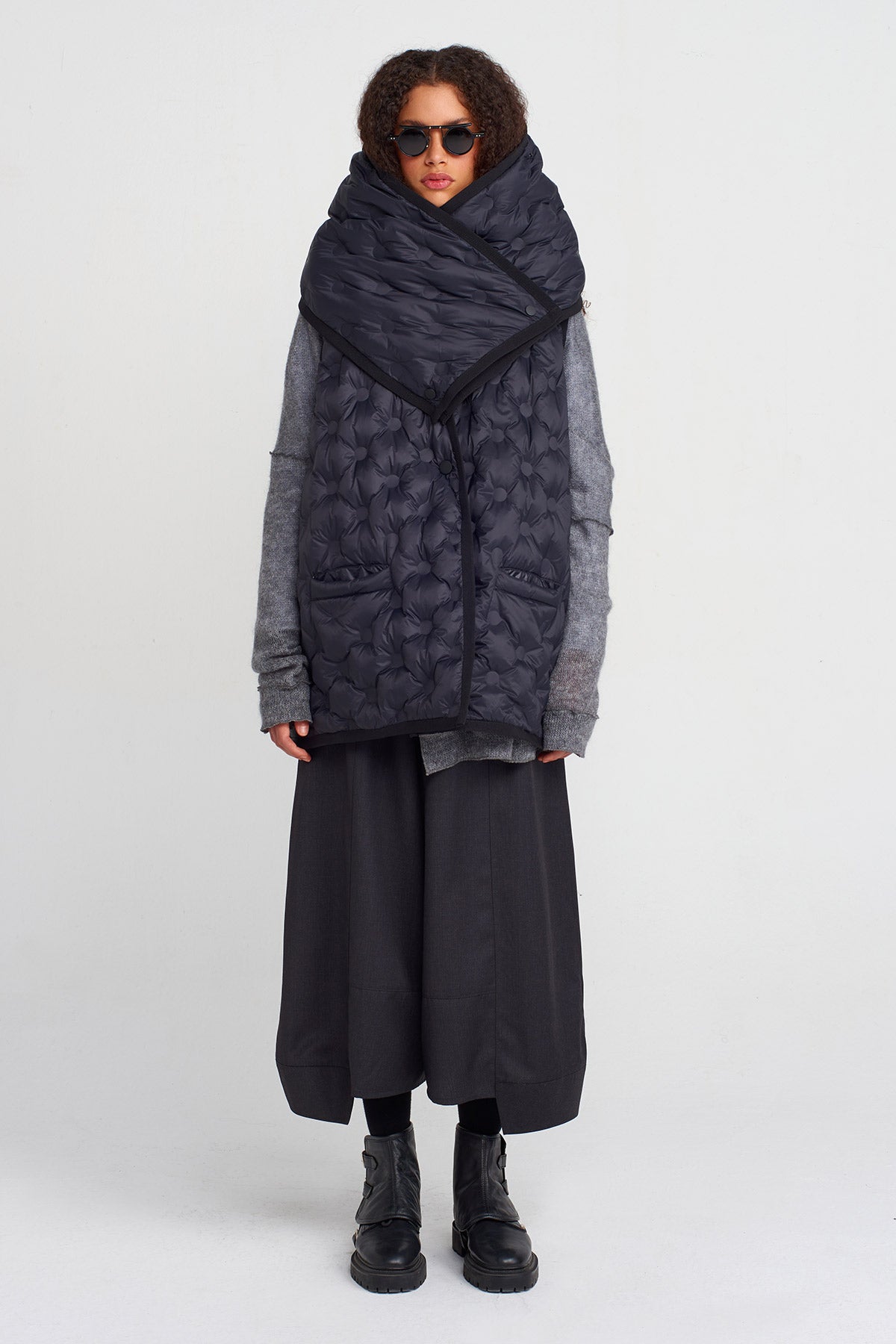 Black Quilted Vest with Oversized Collar Detail-K255015047