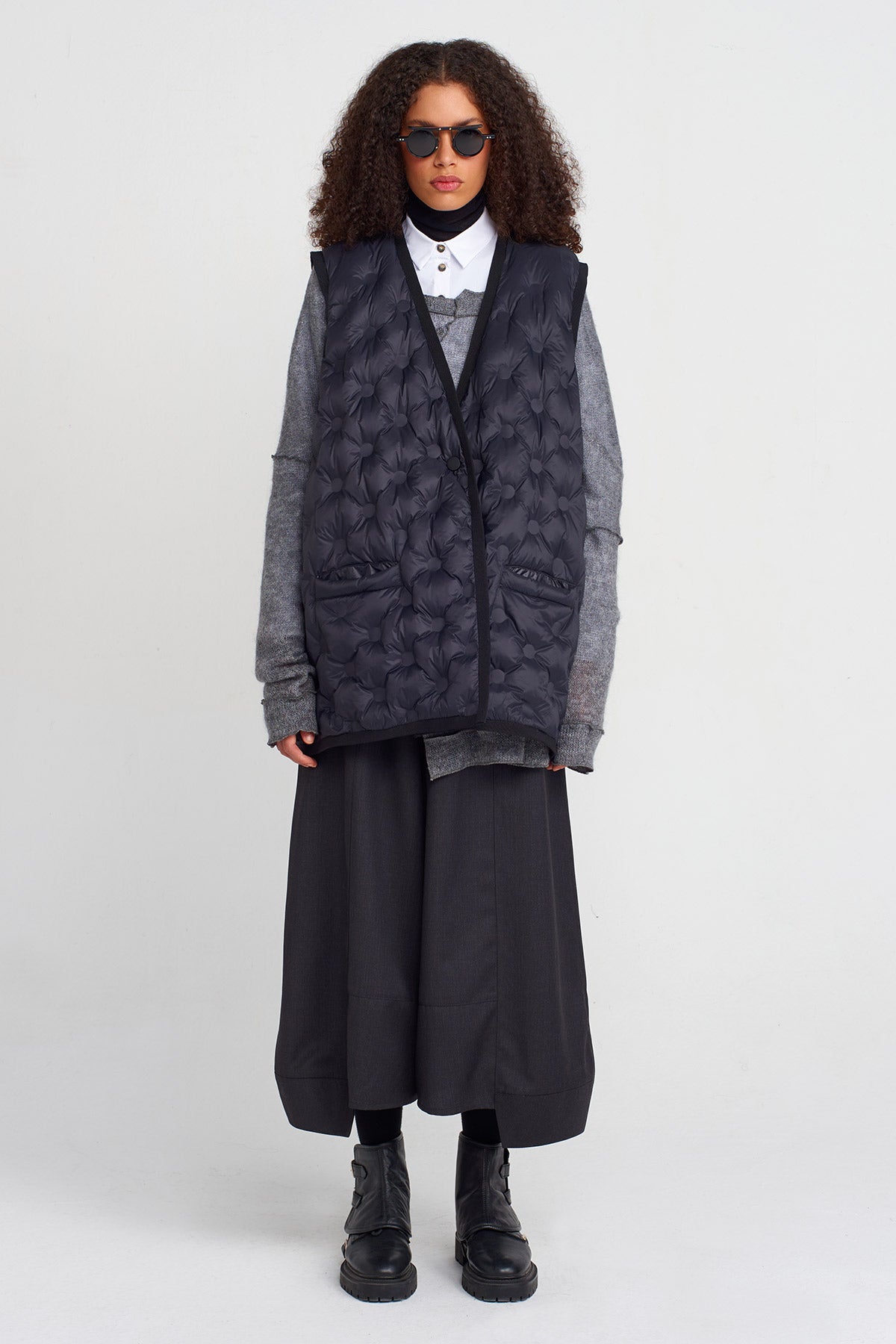 Black Quilted Vest with Oversized Collar Detail-K255015047