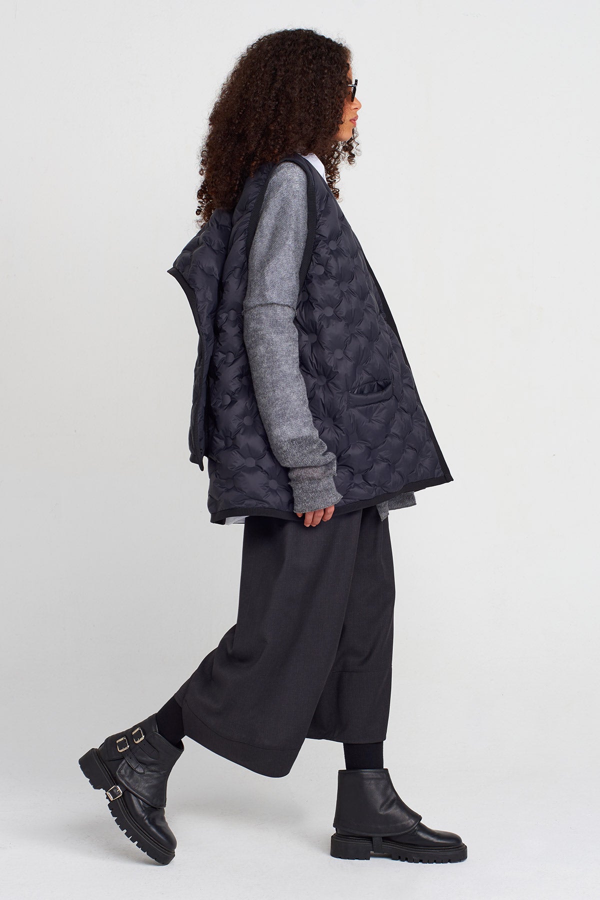 Black Quilted Vest with Oversized Collar Detail-K255015047