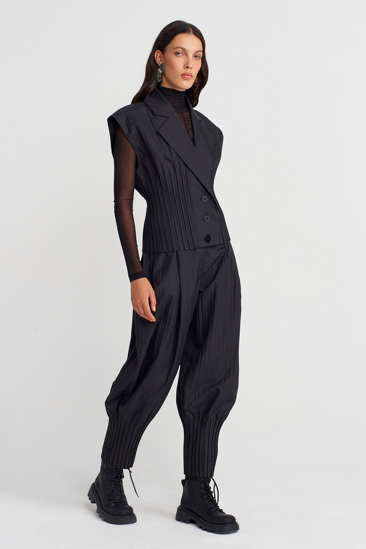 Black Vest with Jacket Collar and Regional Pleats-K255015060