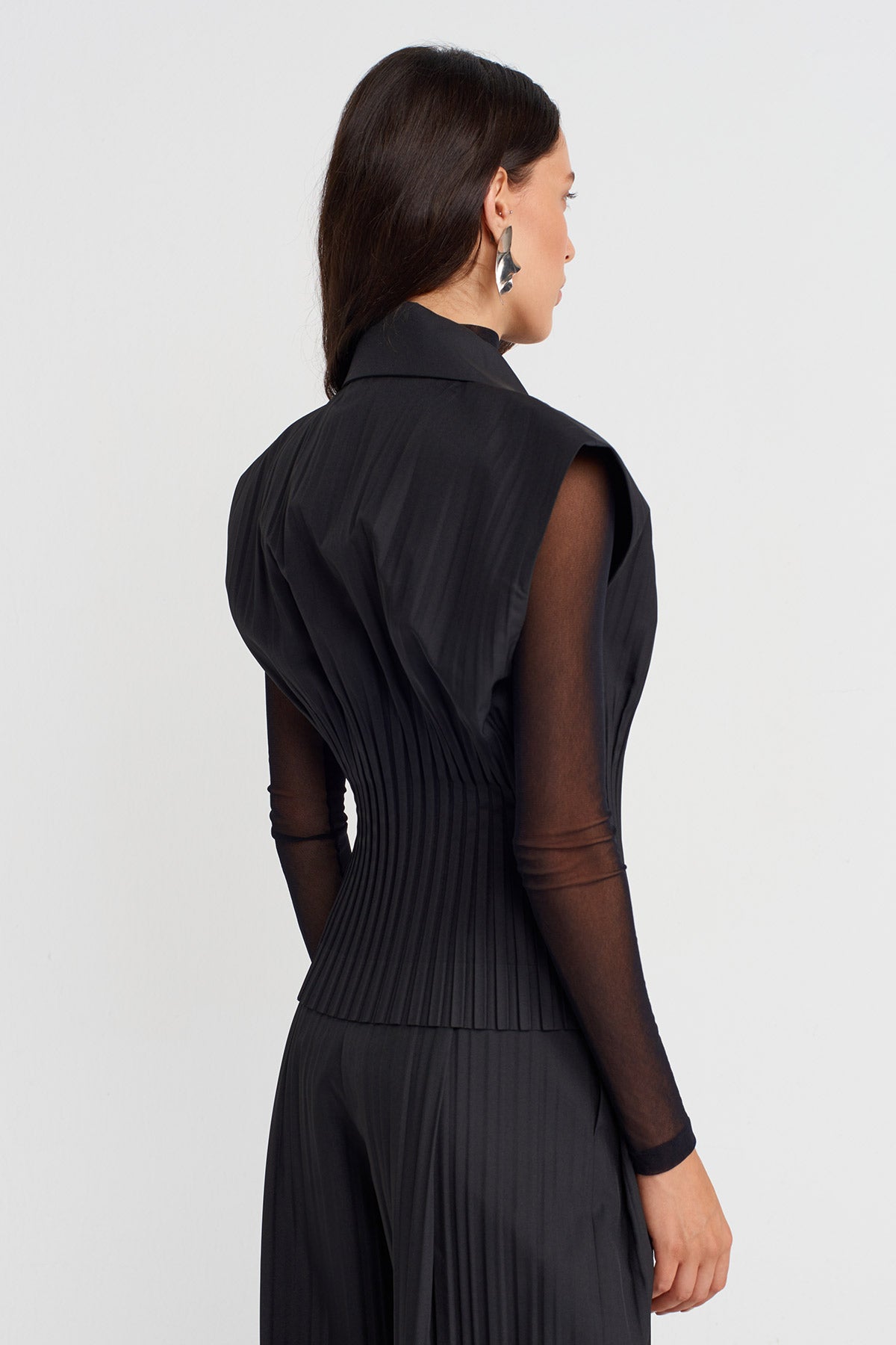 Black Vest with Jacket Collar and Regional Pleats-K255015060