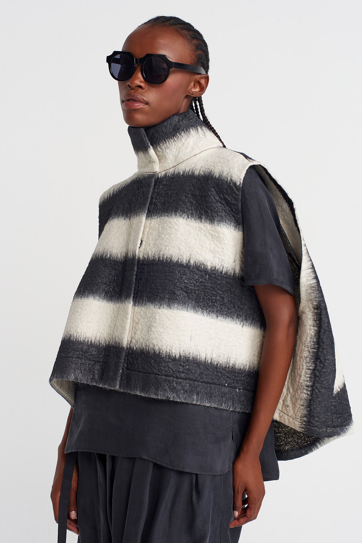Multicolor Oversized Bold Stripe Vest-K255015075