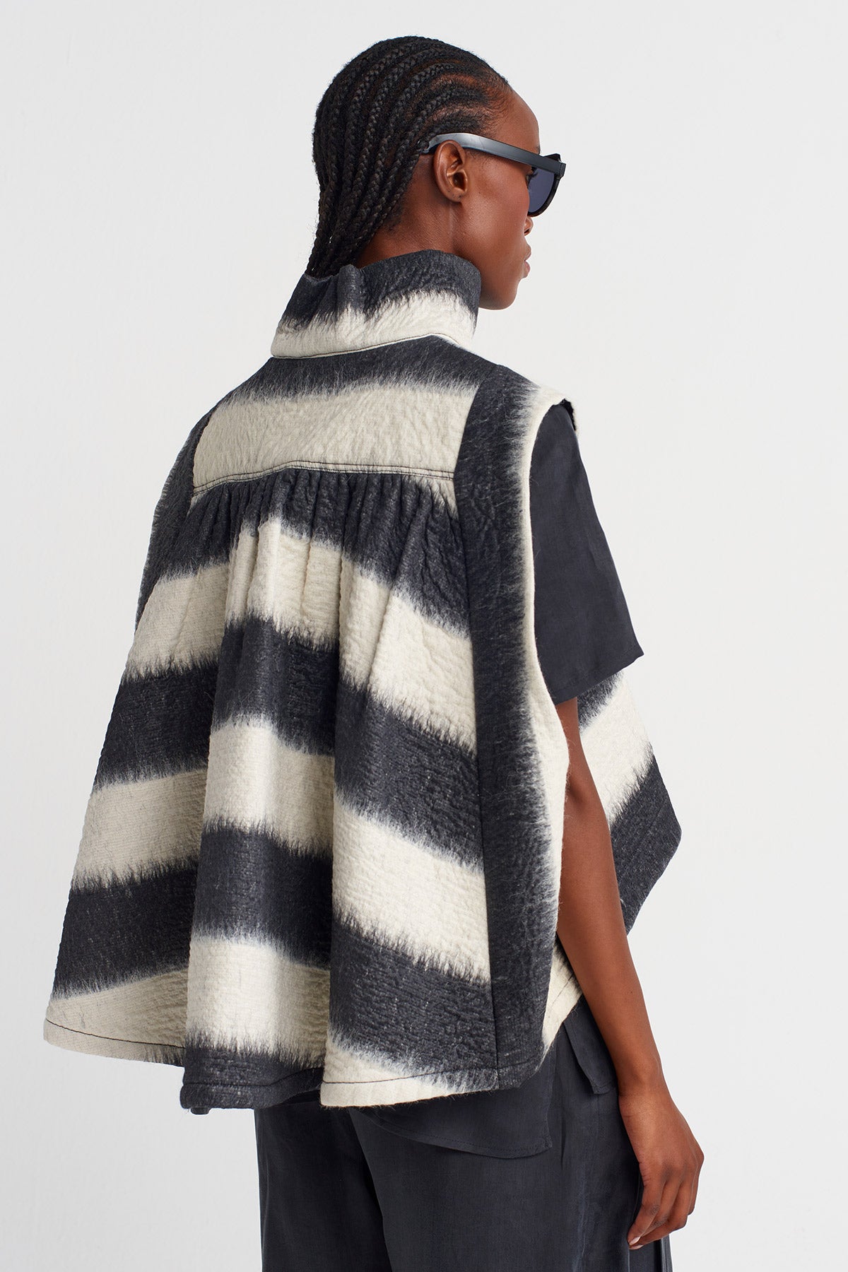 Multicolor Oversized Bold Stripe Vest-K255015075