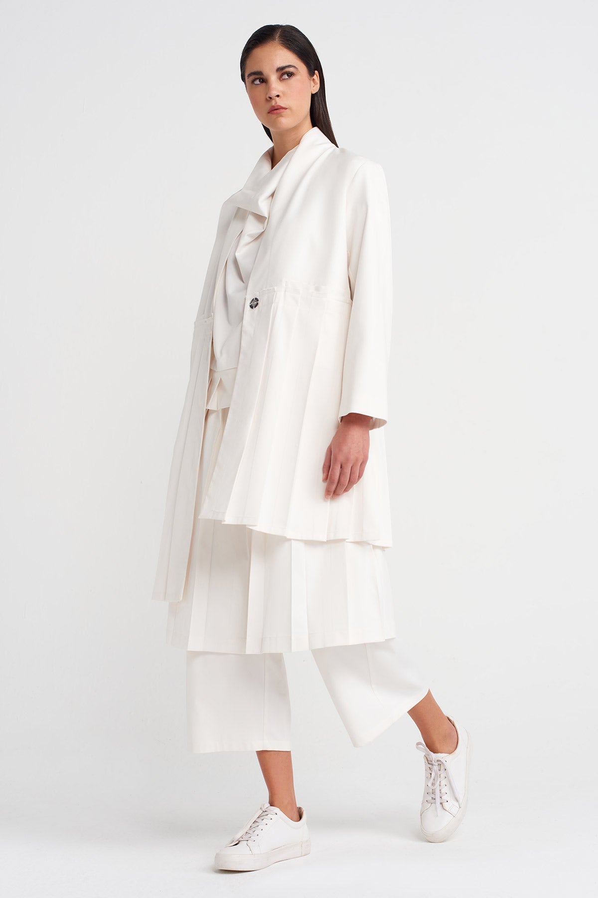 Off White Pleated Long Coat-K255015091