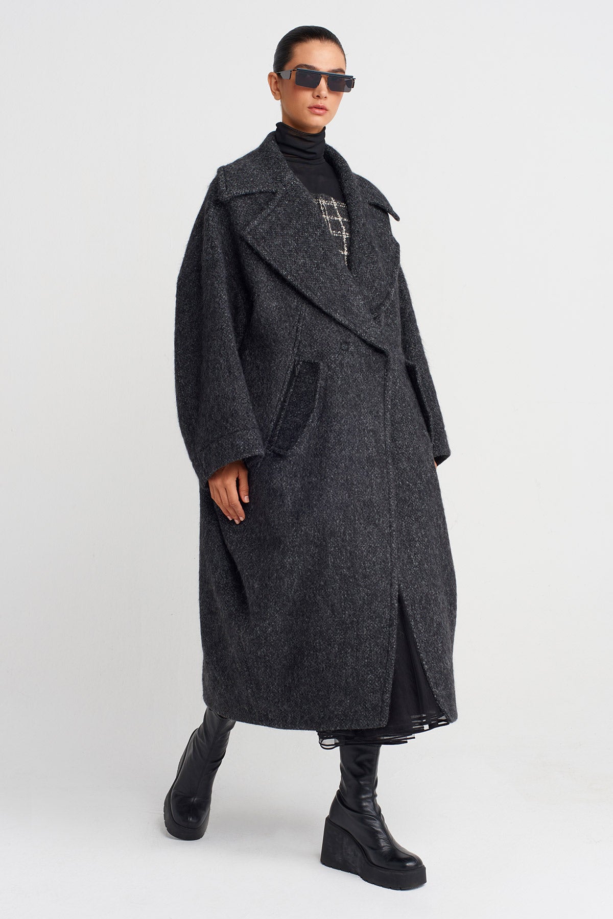 Off White/Black Oversized Coat-K257017009