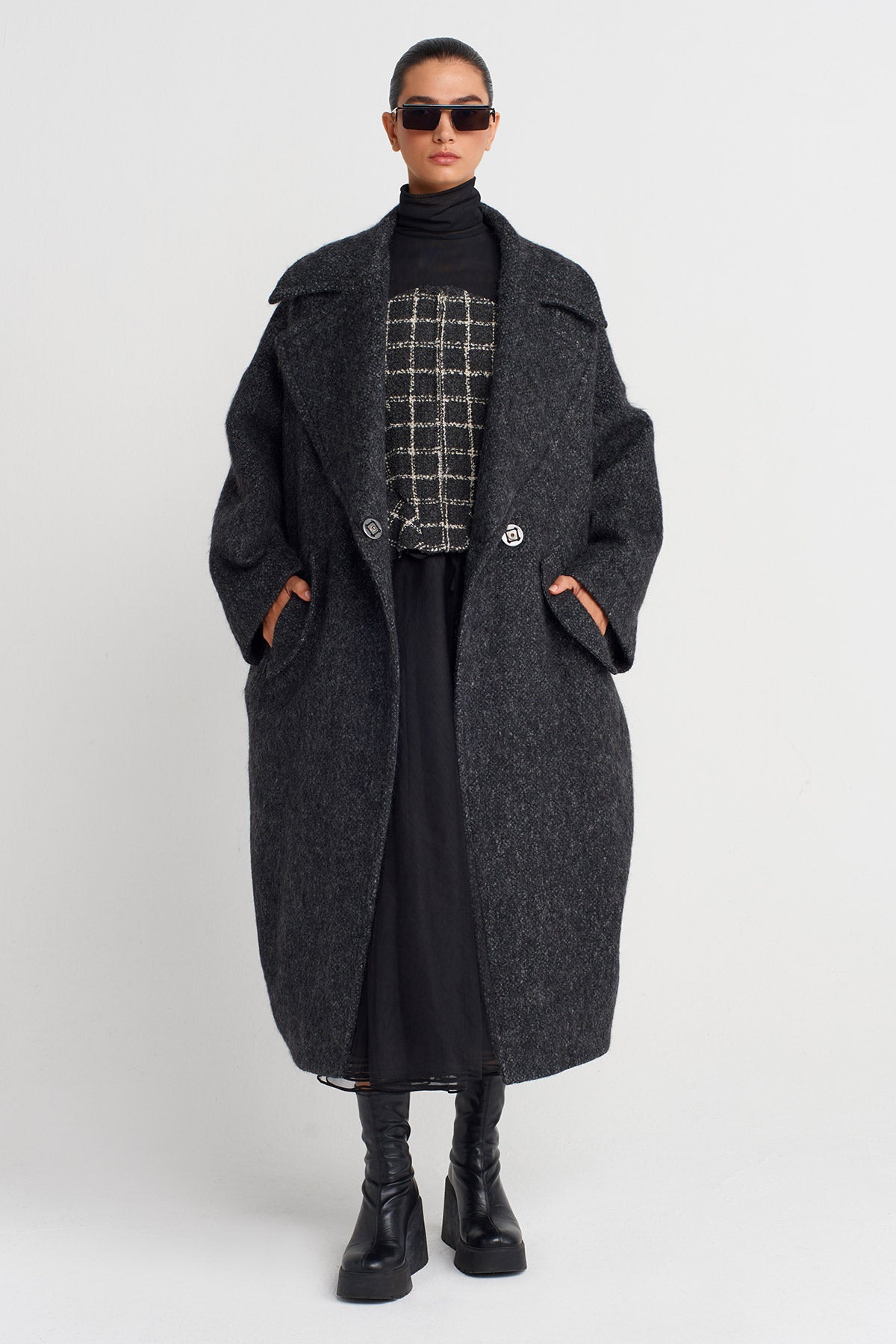 Off White/Black Oversized Coat-K257017009