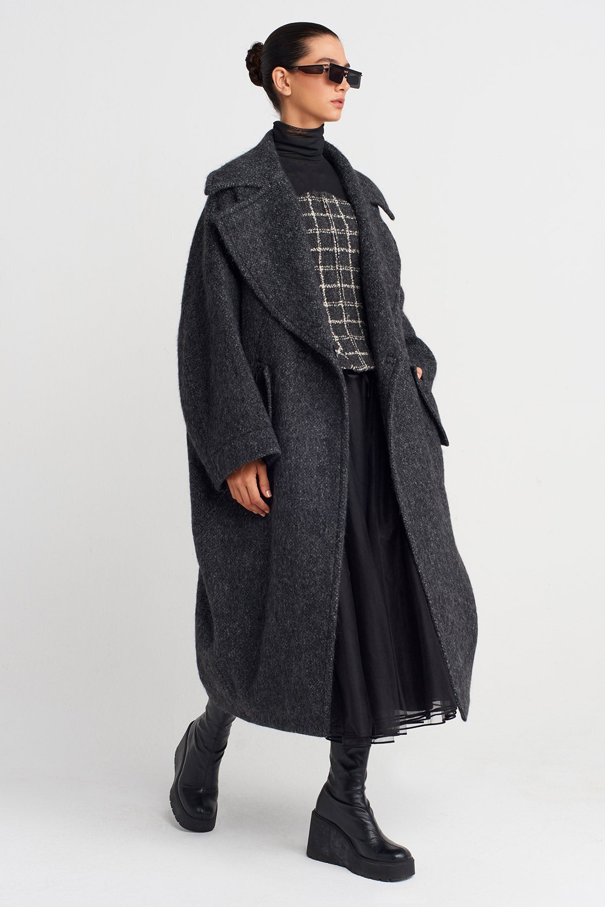 Off White/Black Oversized Coat-K257017009