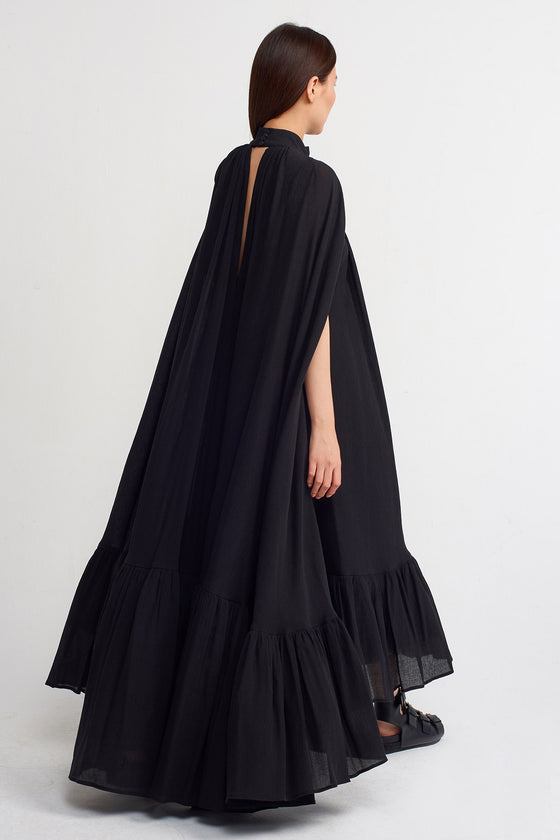 Black Cloak Collar Crinkle Maxi Dress-Y234014128