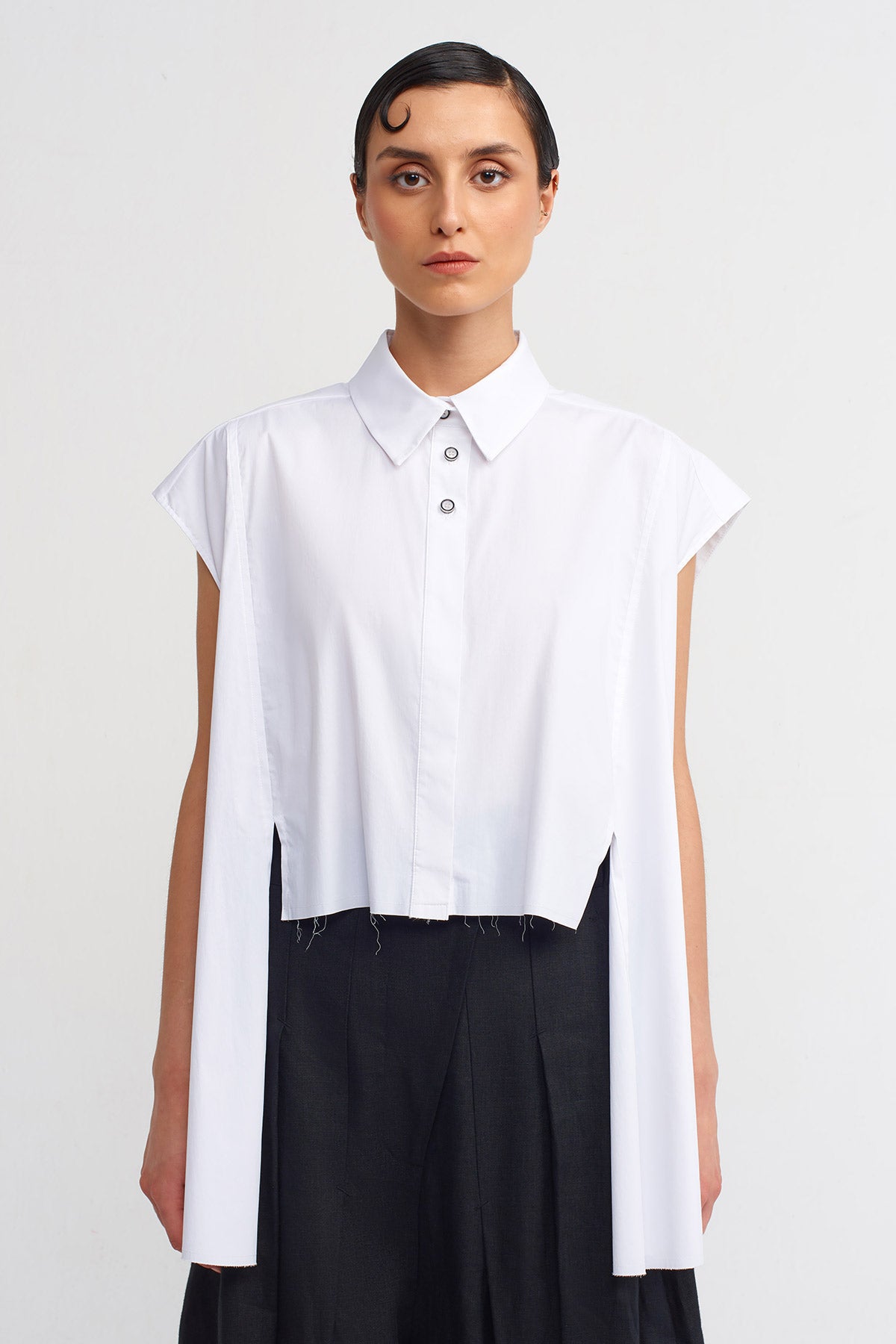 Off White Side Slit Sleeveless Shirt-Y241011011