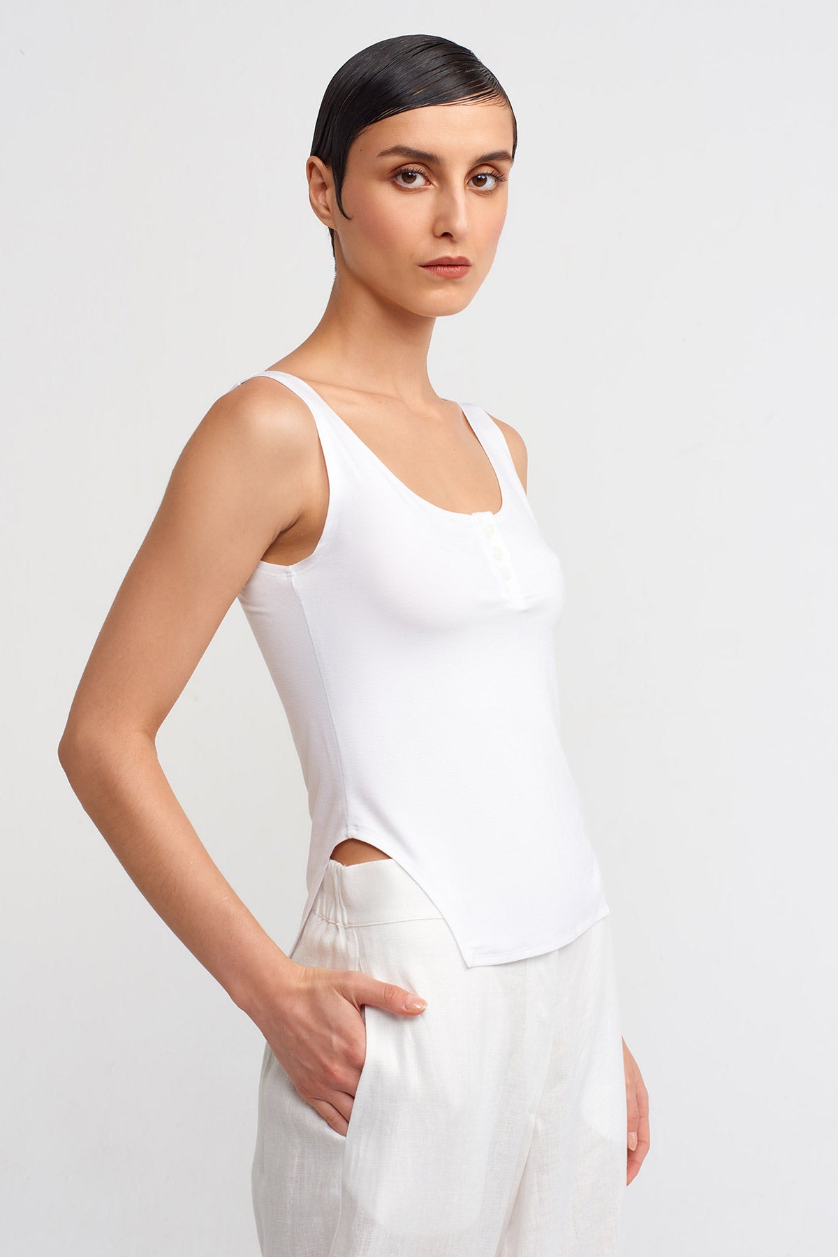 Off White Button-Front Tank Top-Y241011014