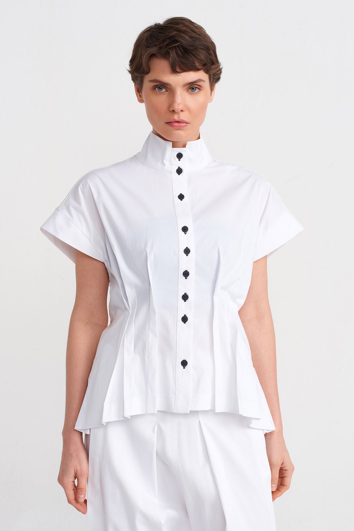 Off White Short Sleeve Shirt with Back Ribbon Detail-Y241011032
