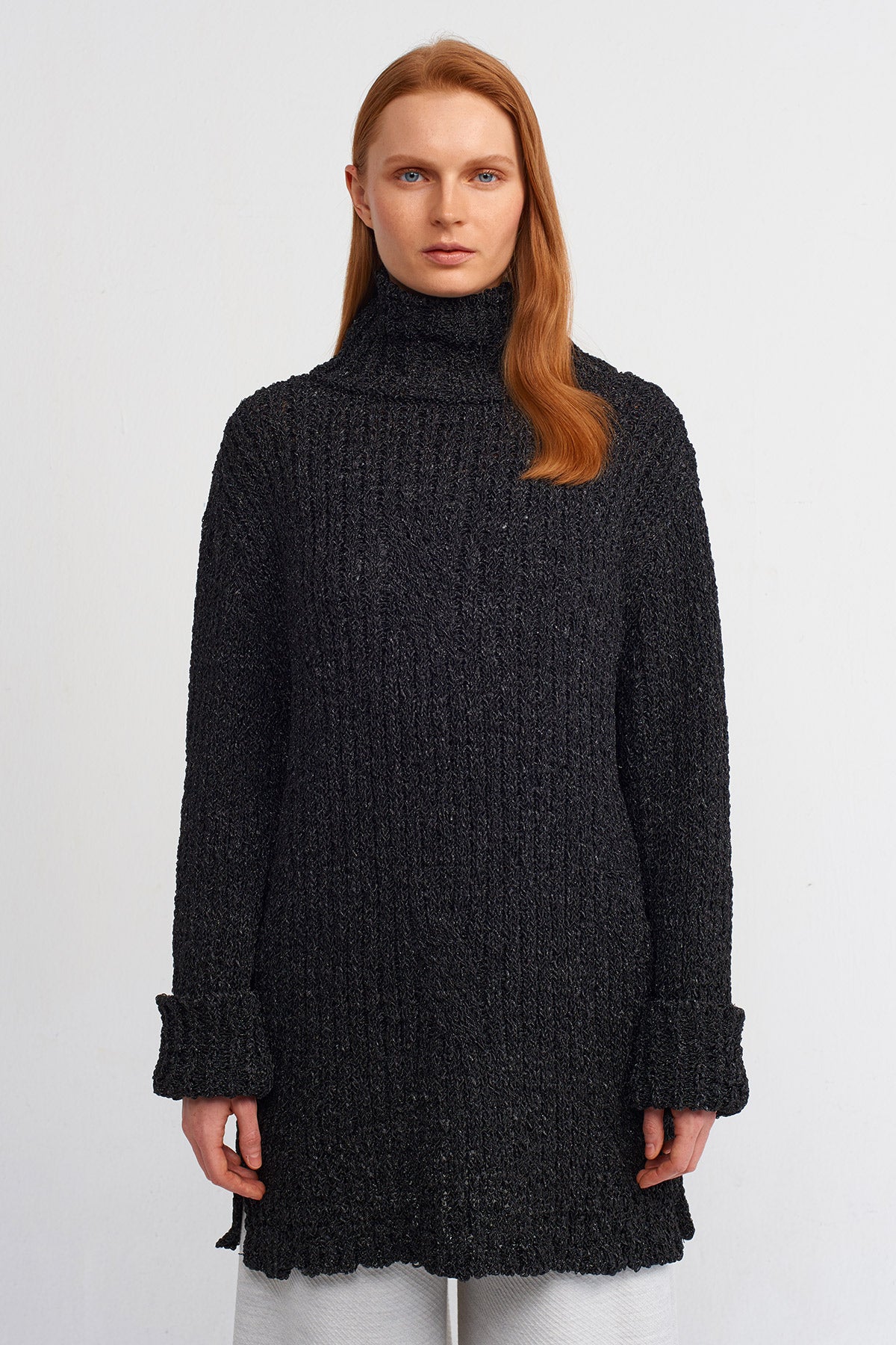 Black Turtleneck Knit Sweater-Y241011079