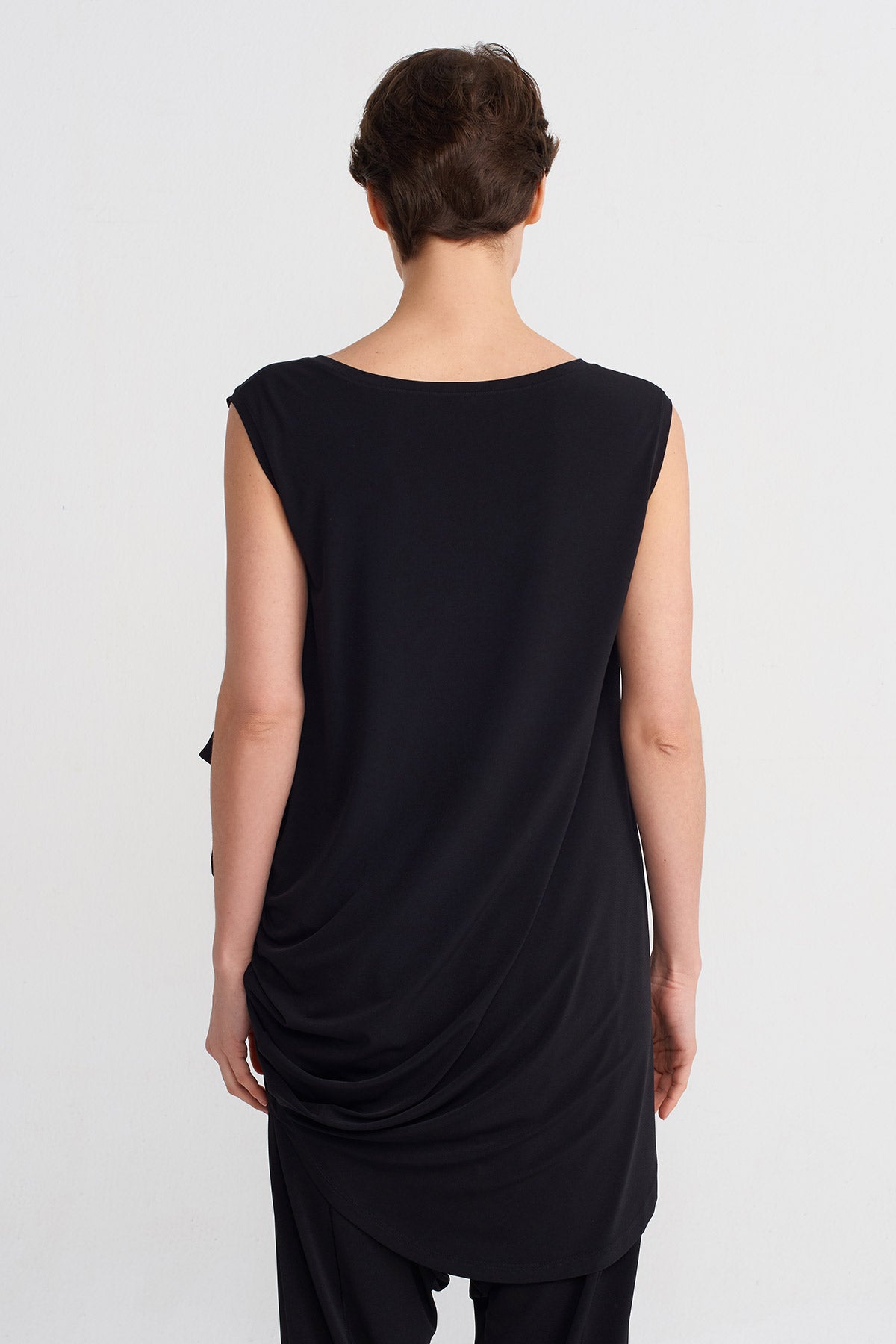 Black Asymmetric Jersey Blouse-Y241011093