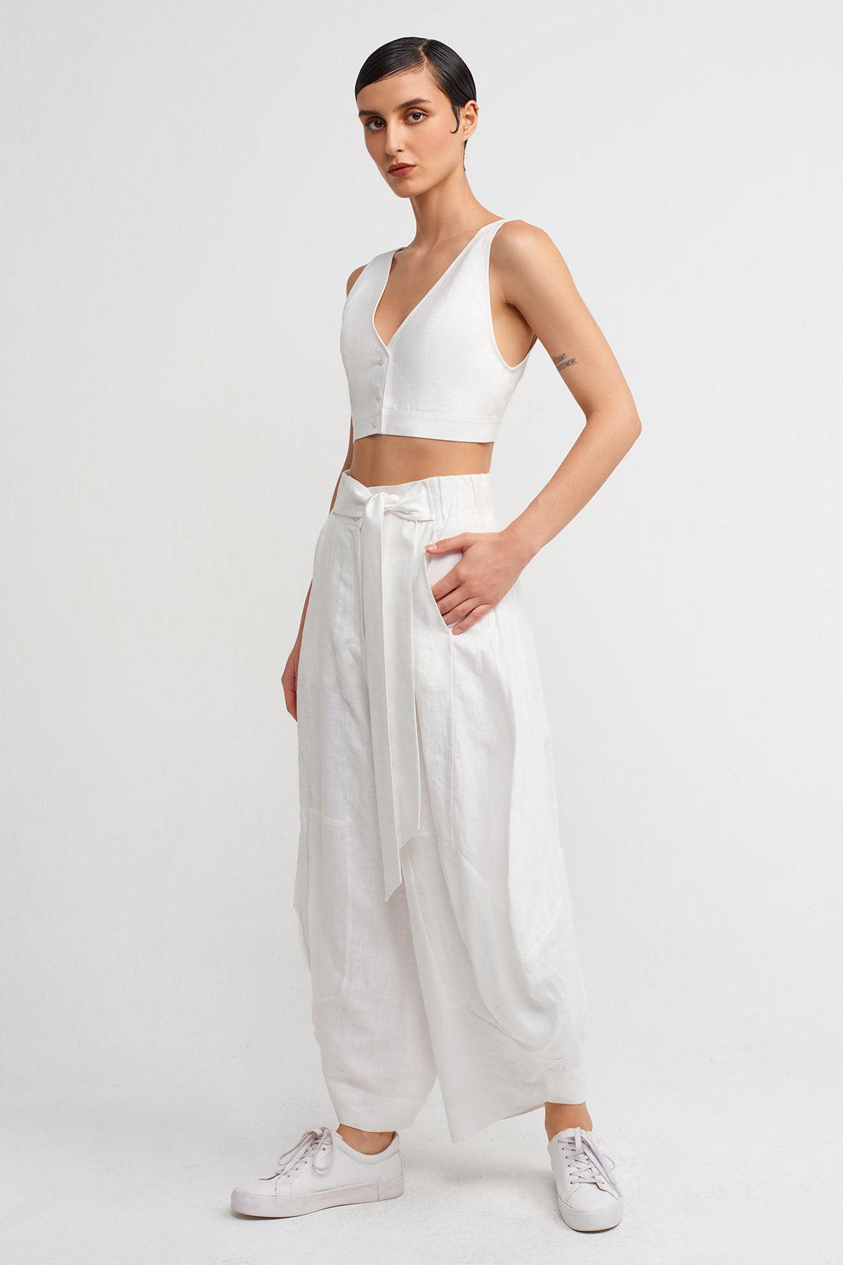 Off White High-Waisted Draped Linen Trousers-Y243013011