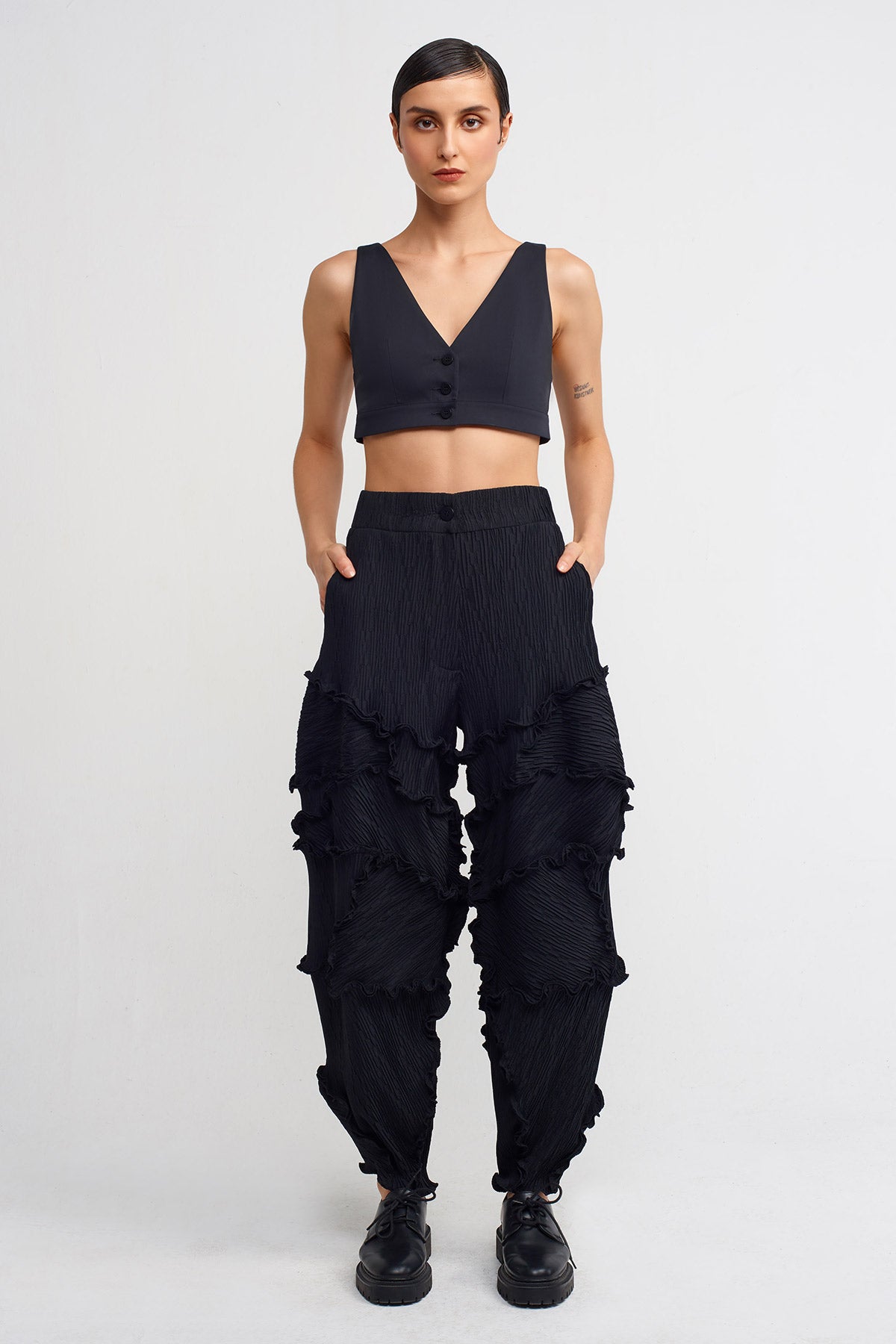 Black Stitch-Detailed Pleated Trousers-Y243013016