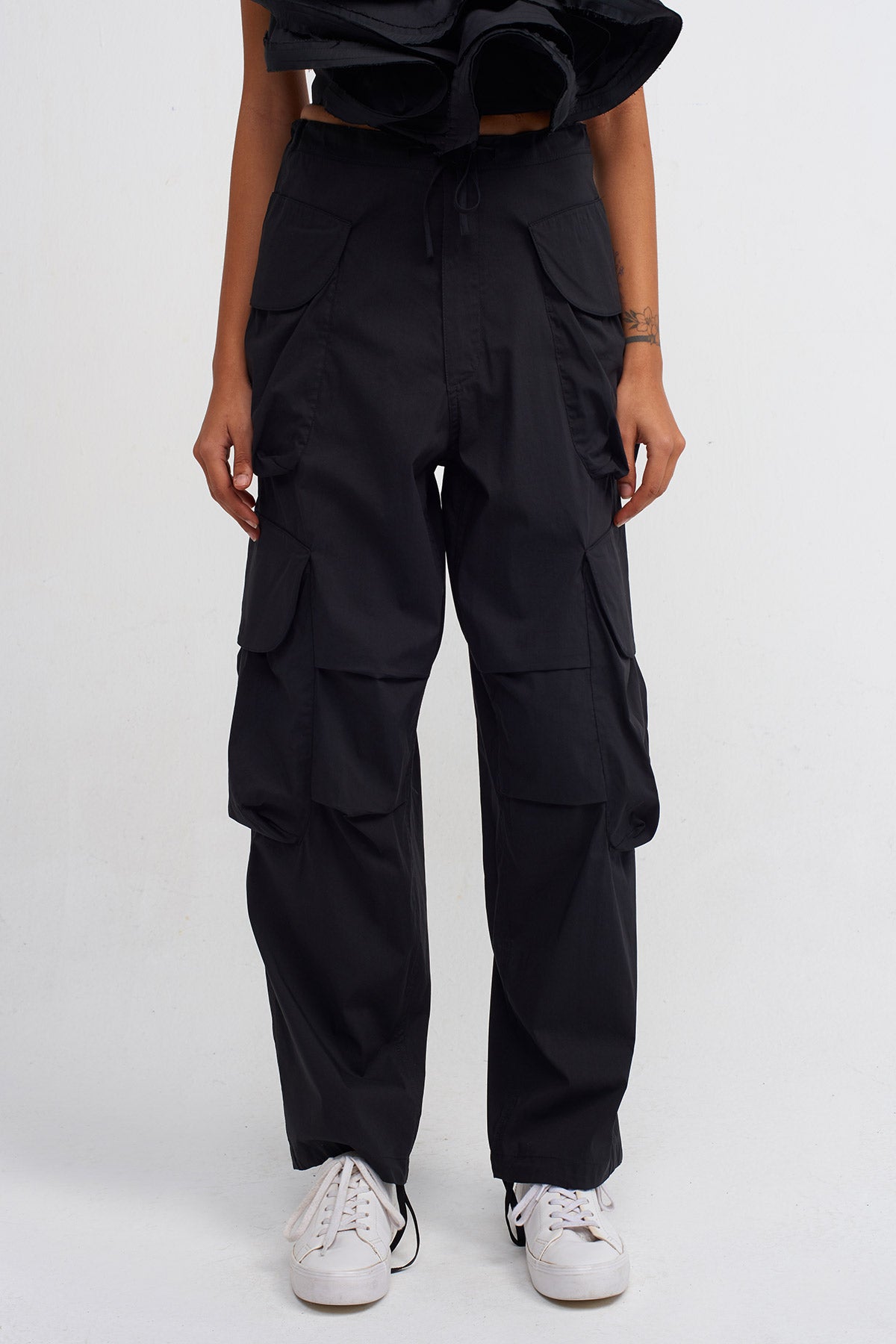 Black Poplin Cargo Pants-Y243013024
