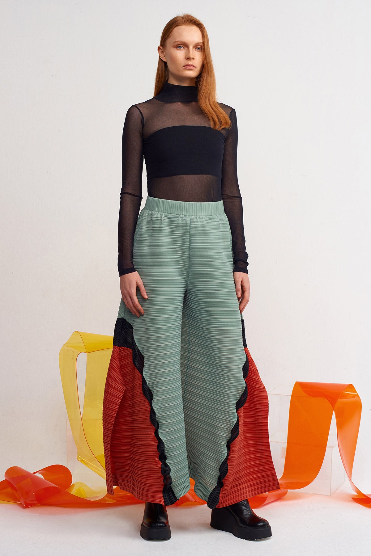 Leaf/Tile Color-Blocked Pleated Trousers-Y243013026