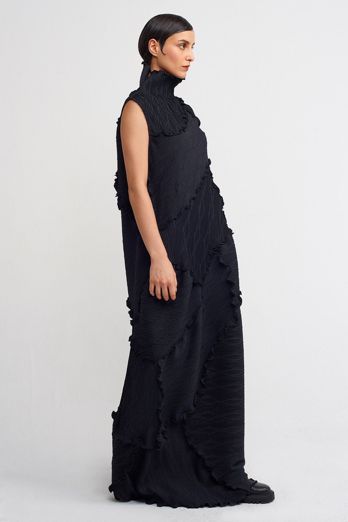 Black Stitch-Detailed Pleated Long Dress-Y244014038