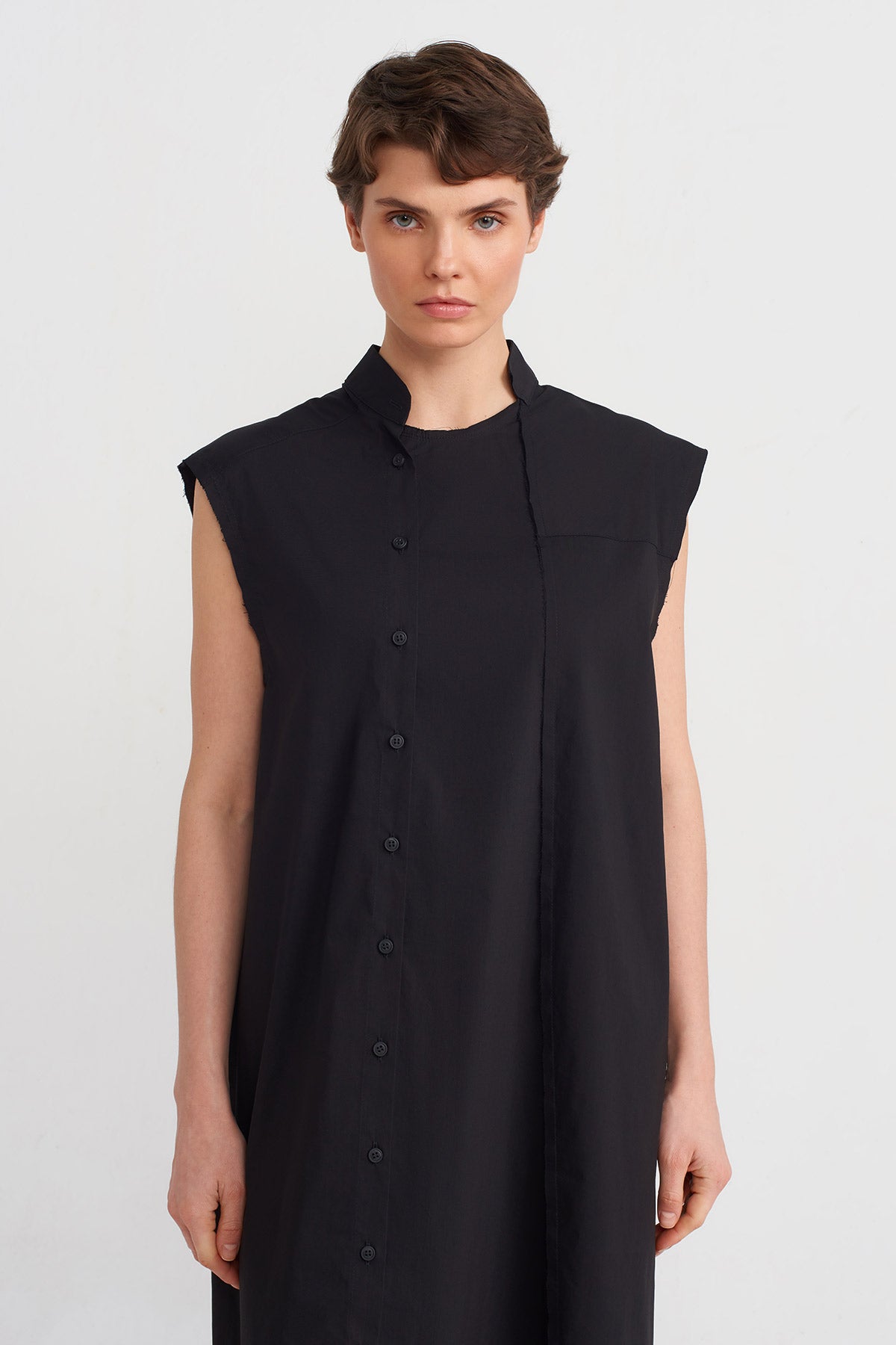 Black Mock Neck Sleeveless Midi Dress-Y244014044