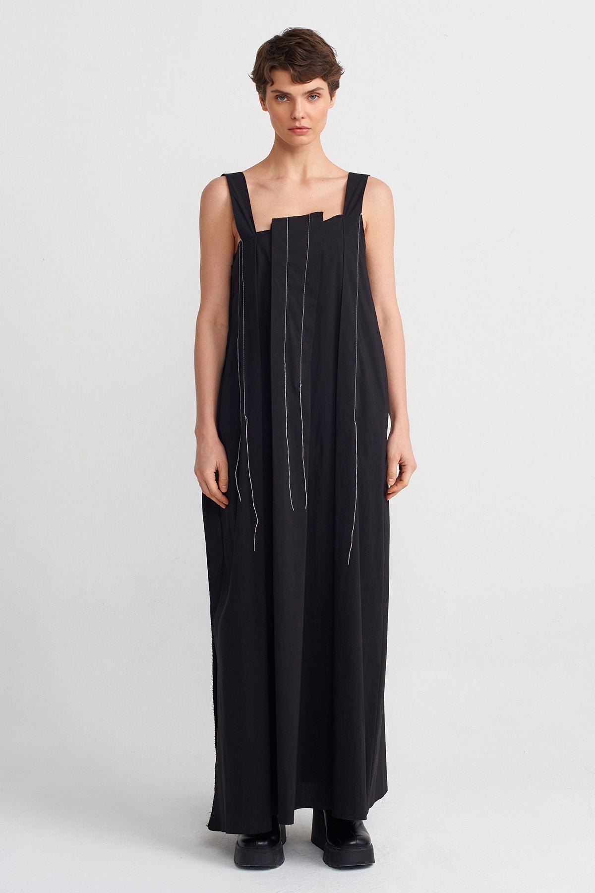 Black Thick-Strapped Contrast Stitch Asymmetric Dress-Y244014046