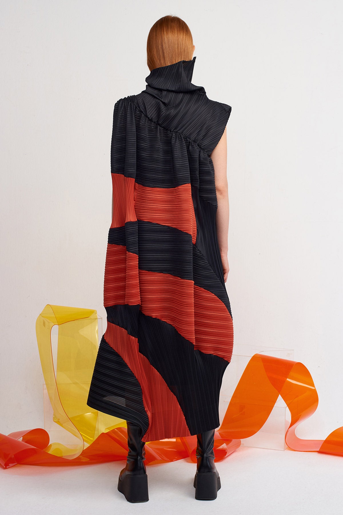 Black/Tile Color-Blocked Pleated Long Dress-Y244014072