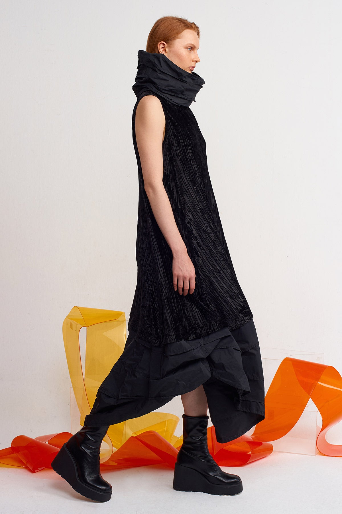 Black Velvet Pleated Long Dress with Taffeta Detail-Y244014095